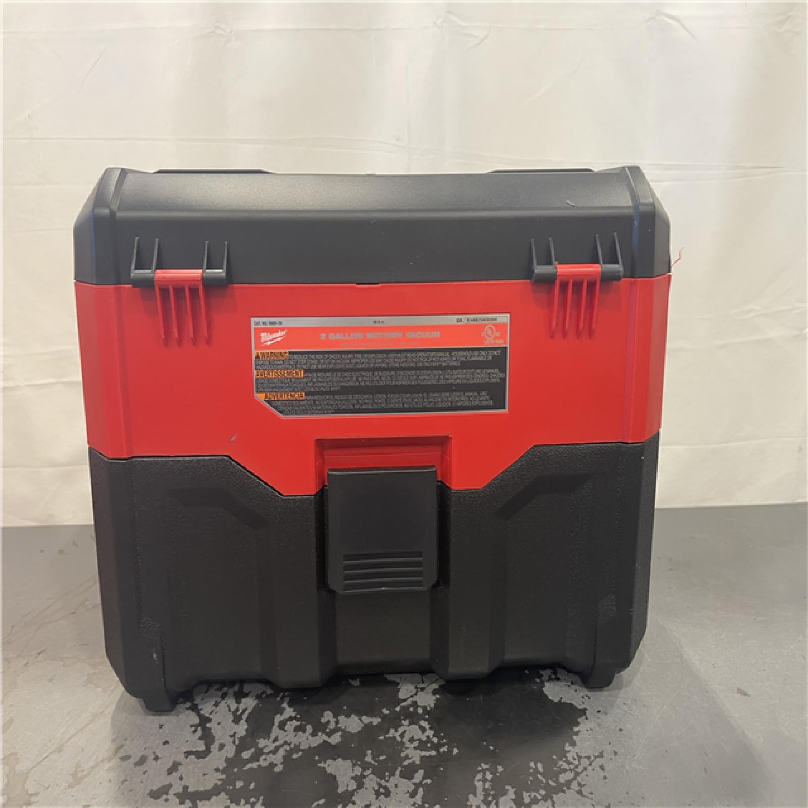 Milwaukee M18 Vacuum 2Gal Hose Access (Tool-Only)