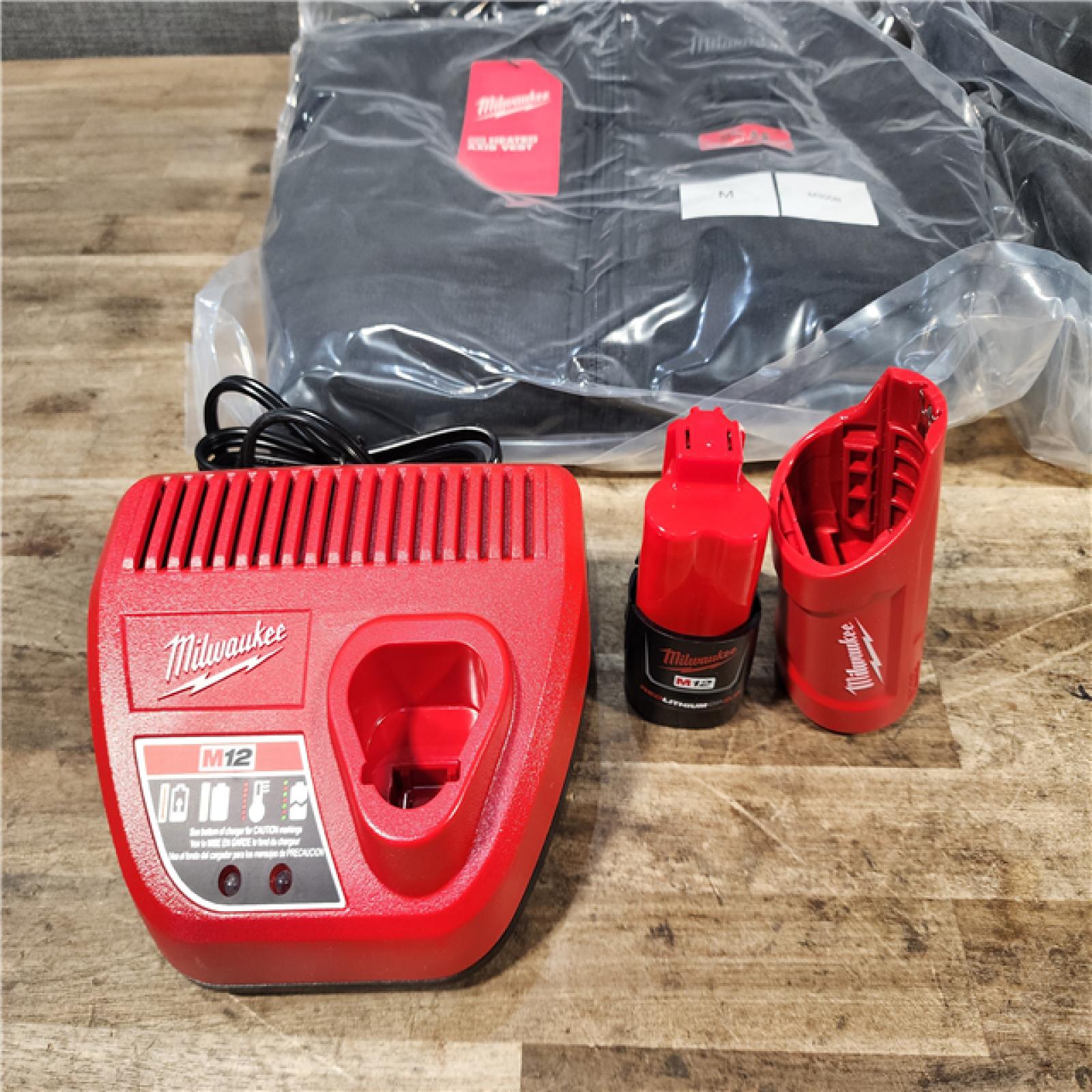 HOUSTON LOCATION - AS-IS MILWAUKEE 2 HEATED CLOTHING COMBO KIT
