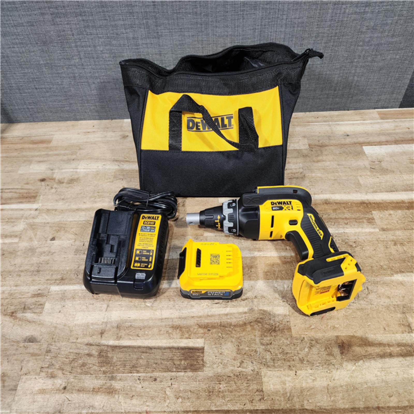 HOUSTON LOCATION - AS - IS DEWALT 20V MAX Cordless Brushless Screw Gun Kit