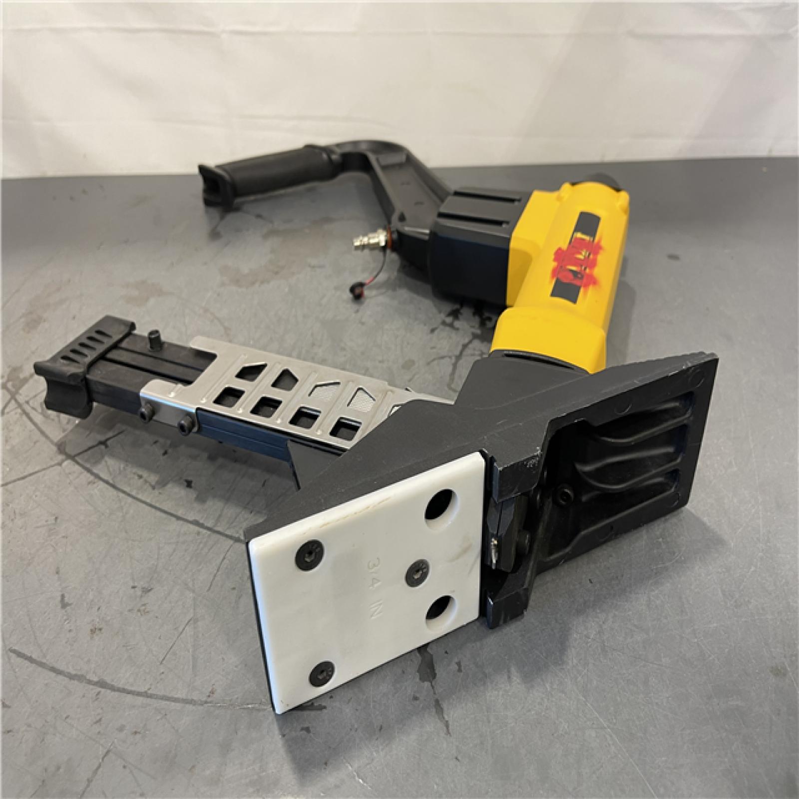 AS-IS - DeWalt 2-in-1 Pneumatic 15.5-Gauge and 16-Gauge Flooring Tool