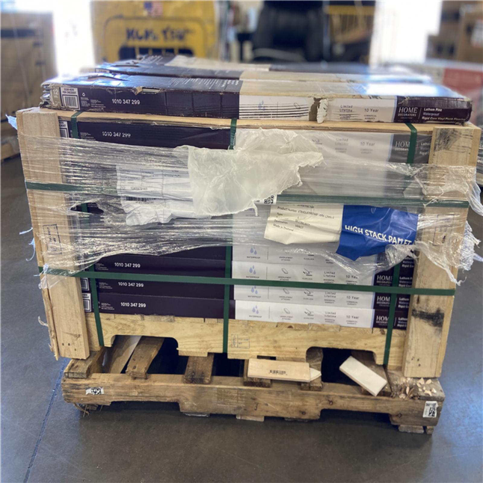 DALLAS LOCATION - Home Decorators Collection Lathem Pine 12 MIL x 7 in. W x 48 in. L Waterproof Click Lock Luxury Vinyl Plank Flooring (23.77 sqft/case) PALLET - (39 UNITS)