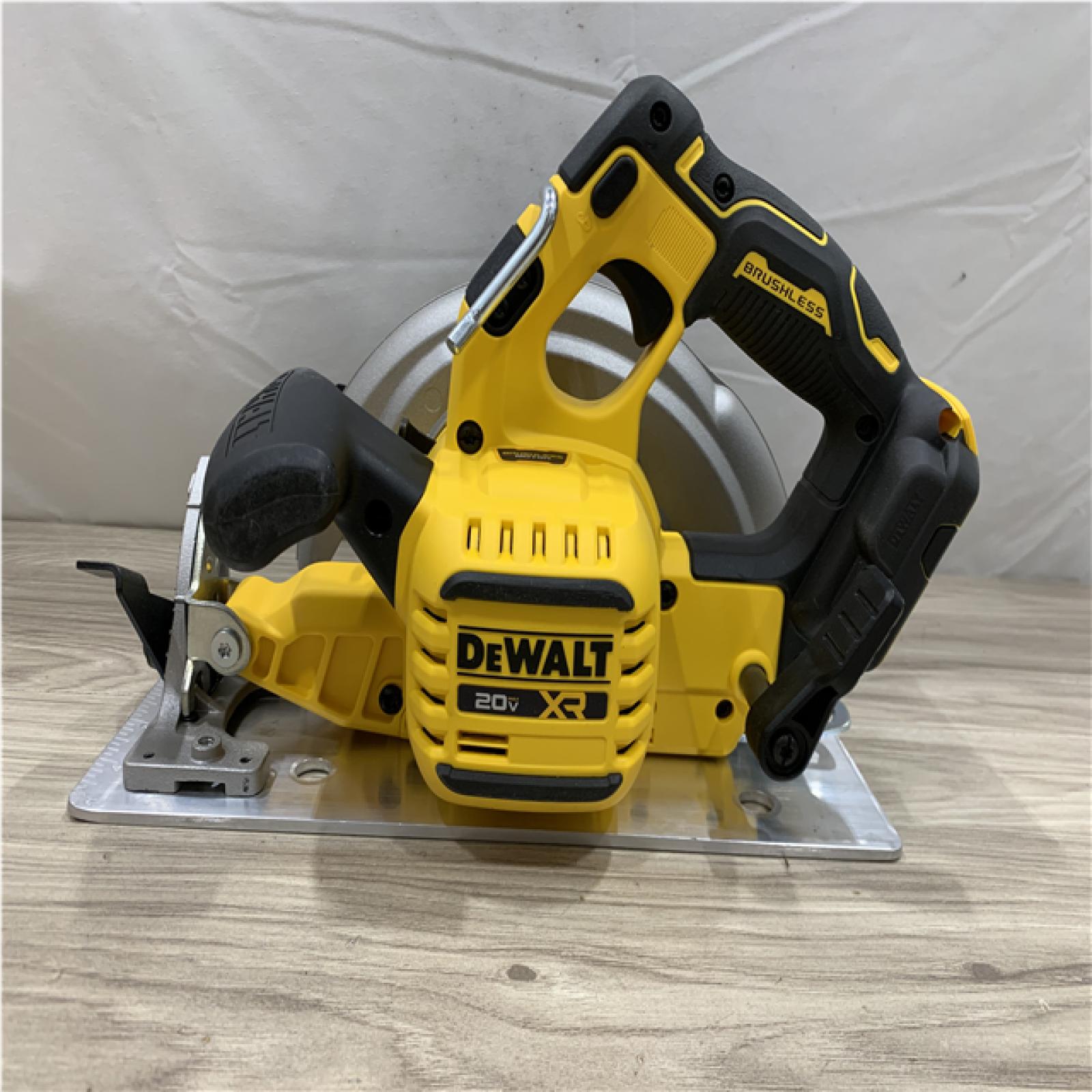 AS-IS DEWALT 20-Volt MAX 7-1/4 in. Cordless Circular Saw (Tool Only)