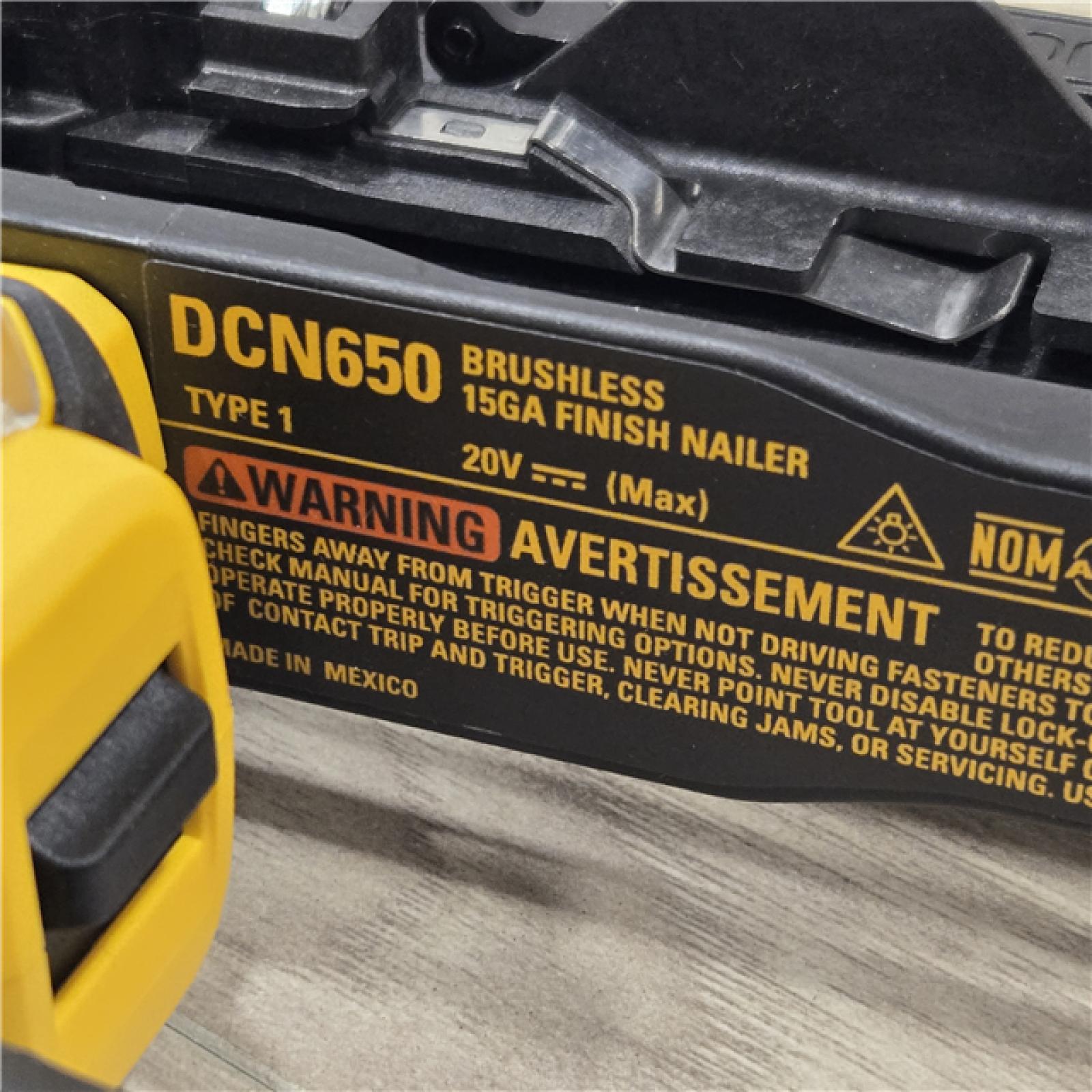 AS-IS DeWalt 15 GA ANGLED FINISH NAILER KIT