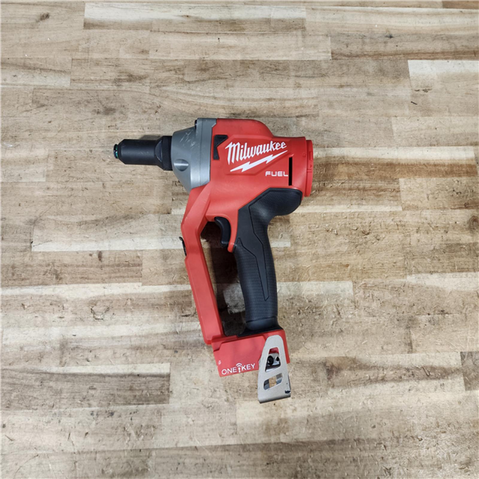 HOUSTON LOCATION - AS - IS Milwaukee M18 FUEL ONE-KEY 18-Volt Lithium-Ion Cordless Rivet Tool (Tool-Only)