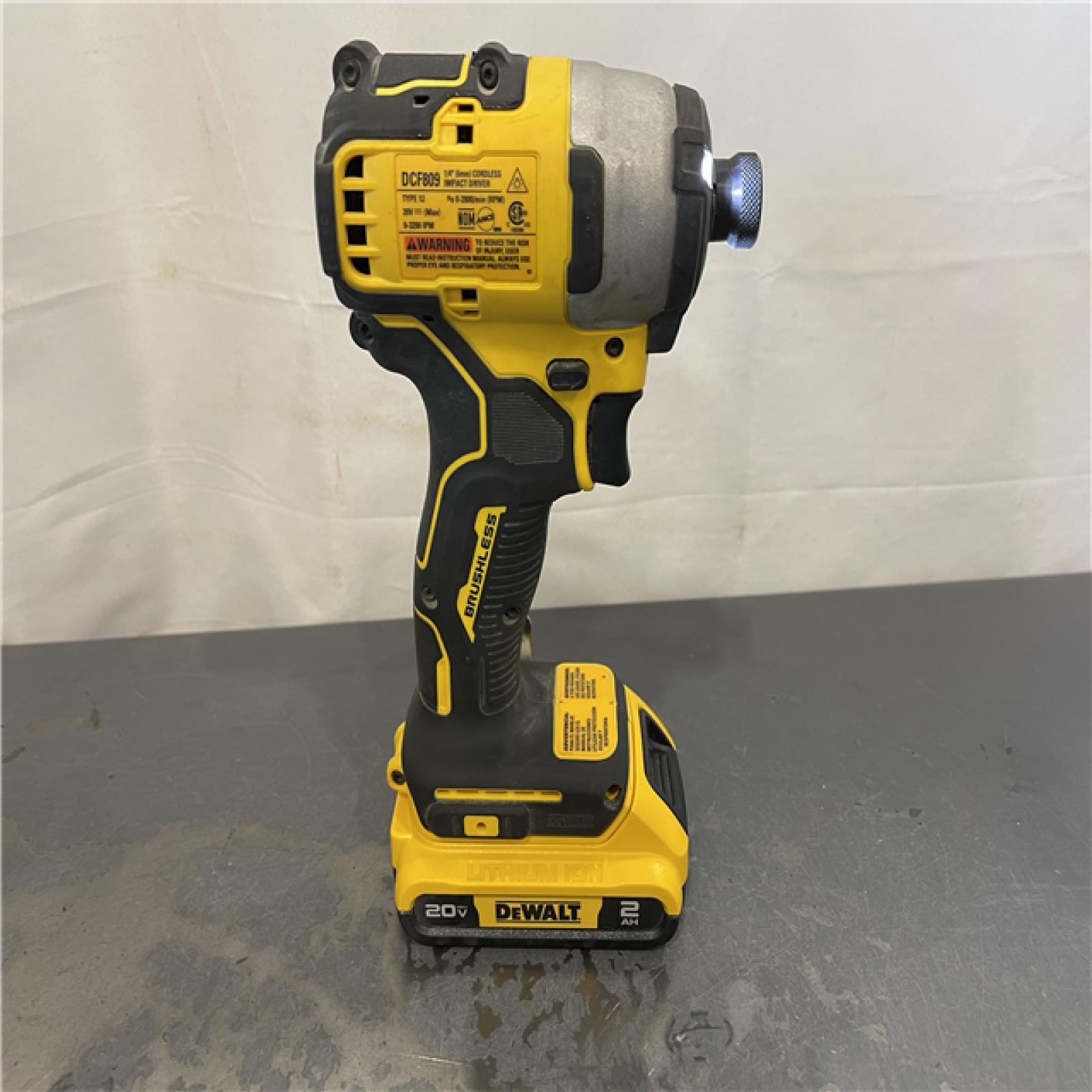 AS-IS - DEWALT ATOMIC 20V MAX* Brushless Cordless Compact 1/4 in. Impact Driver Kit