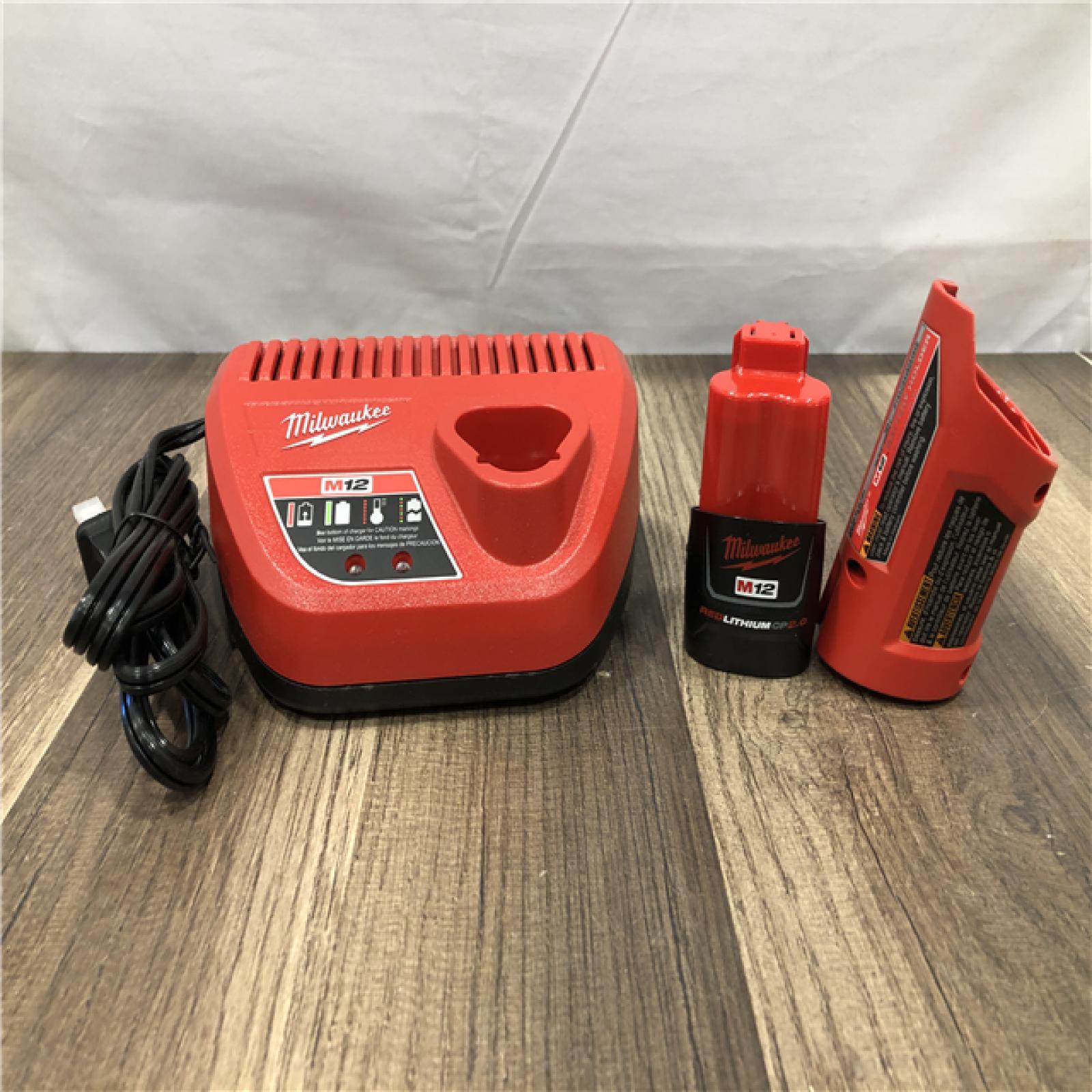 AS-I Milwaukee Women's Small 12-Volt Lithium-Ion Cordless Axis Black Heated Vest Kit