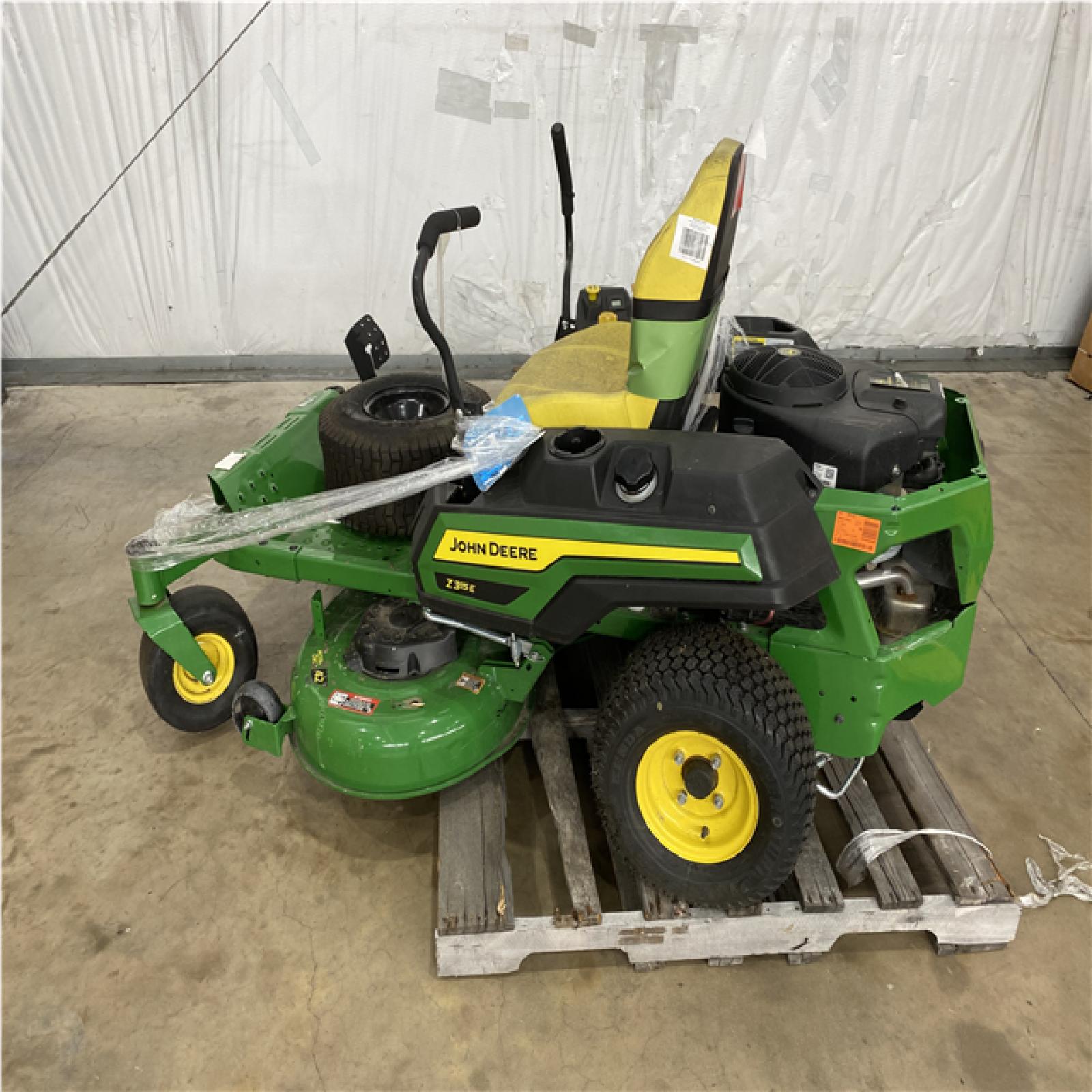 Houston Location - AS-IS Outdoor Power Equipment JOHN DEERE Z 315 E SIT DOWN MOWER