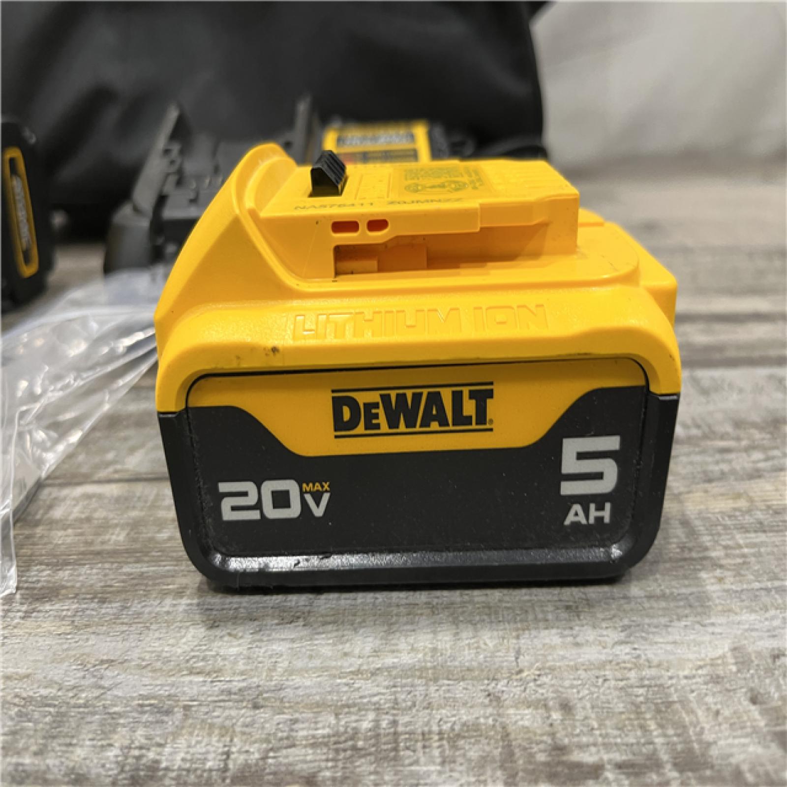 AS-IS DEWALT ATOMIC 20V MAX Lithium-Ion Cordless 1/4 in. Brushless Impact Driver Kit