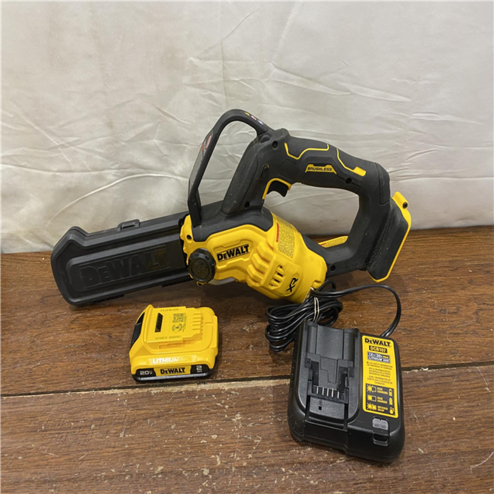 AS-IS Dewalt 20V Max 8  Pruning Chainsaw Brushless Cordless Kit
