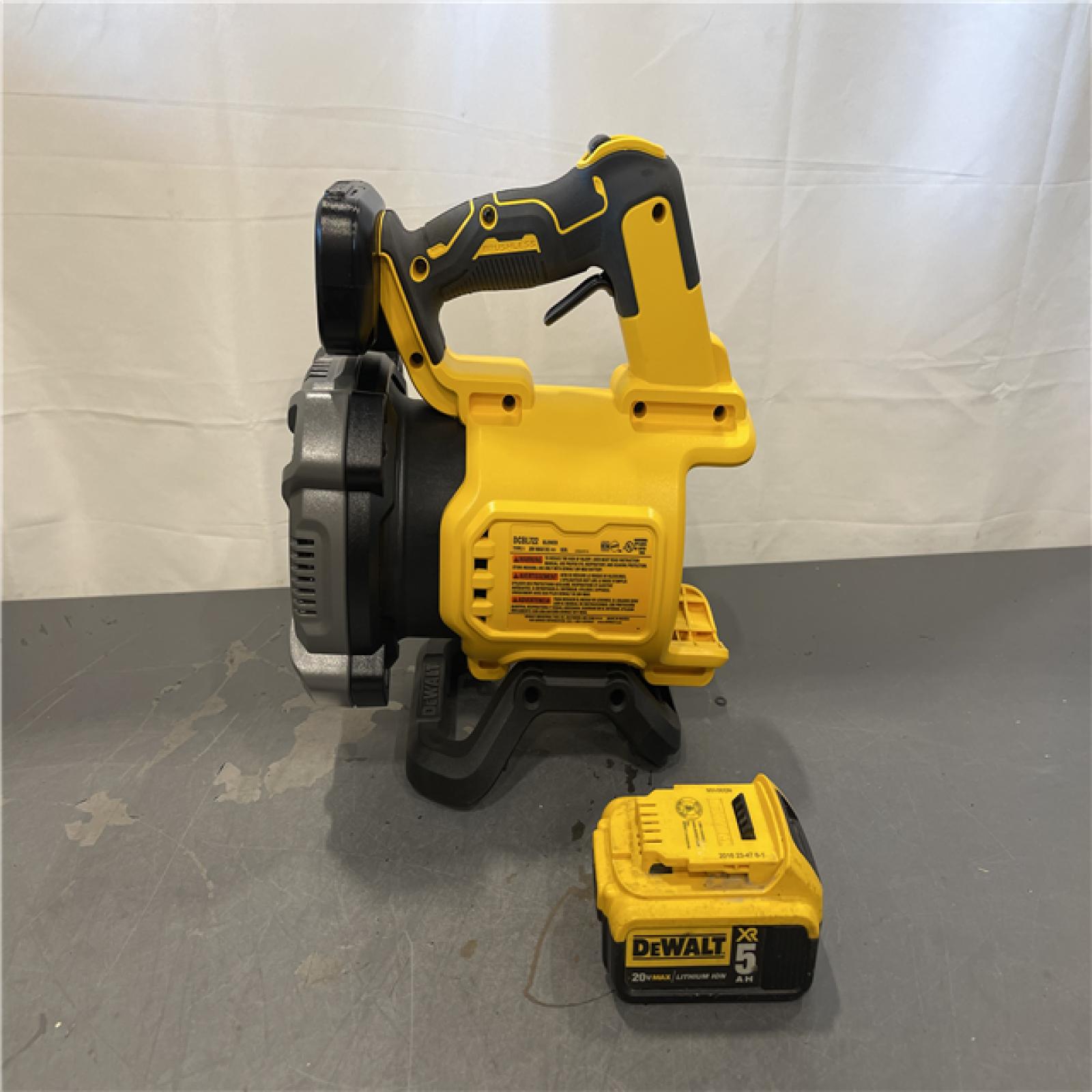AS-IS - DeWalt 20V MAX 125 MPH 450 CFM Brushless Cordless Battery Powered Blower Kit