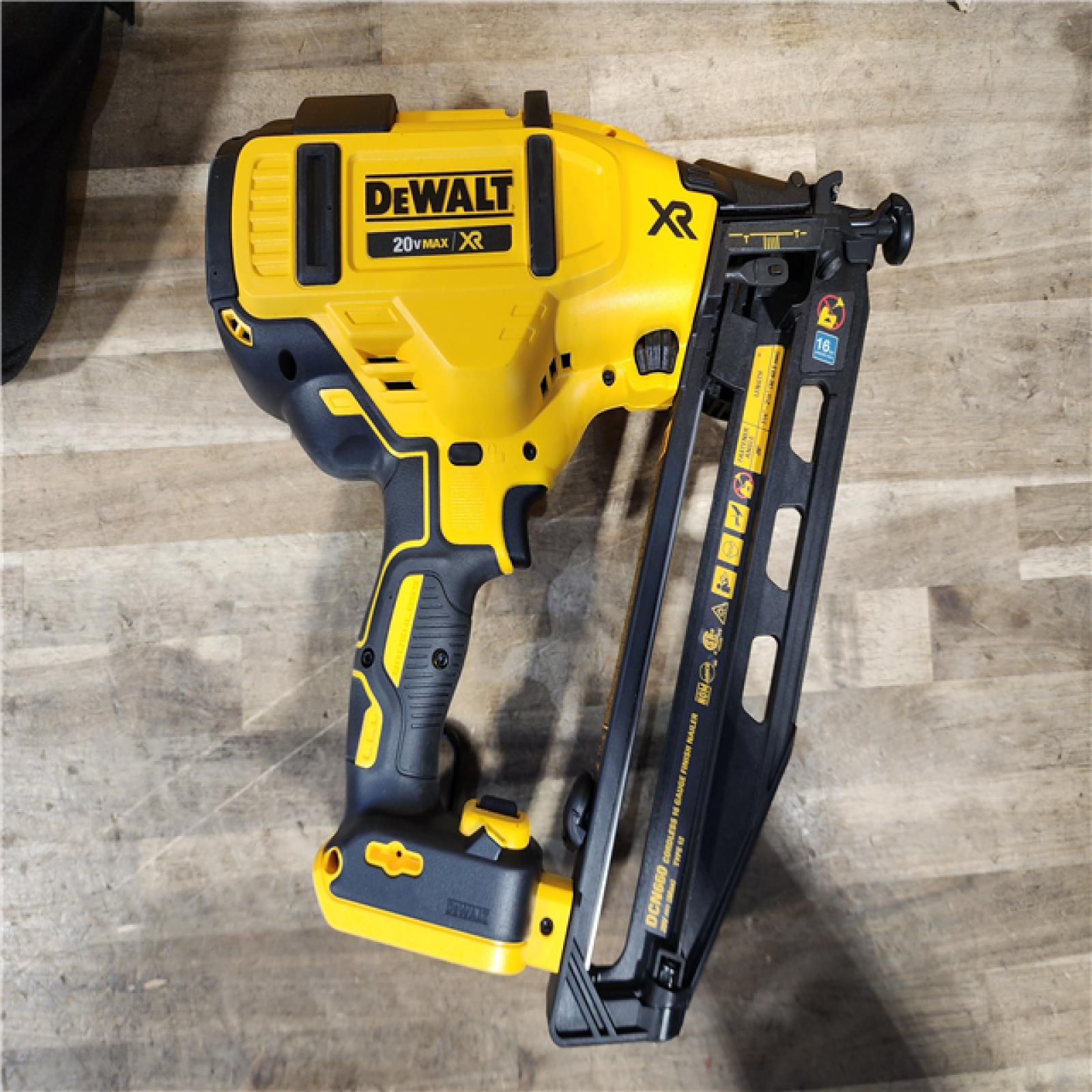 HOUSTON LOCATION - AS-IS DeWalt 20V 16 Gauge Cordless Angled Finish Nailer Kit W/ 2Ah Battery