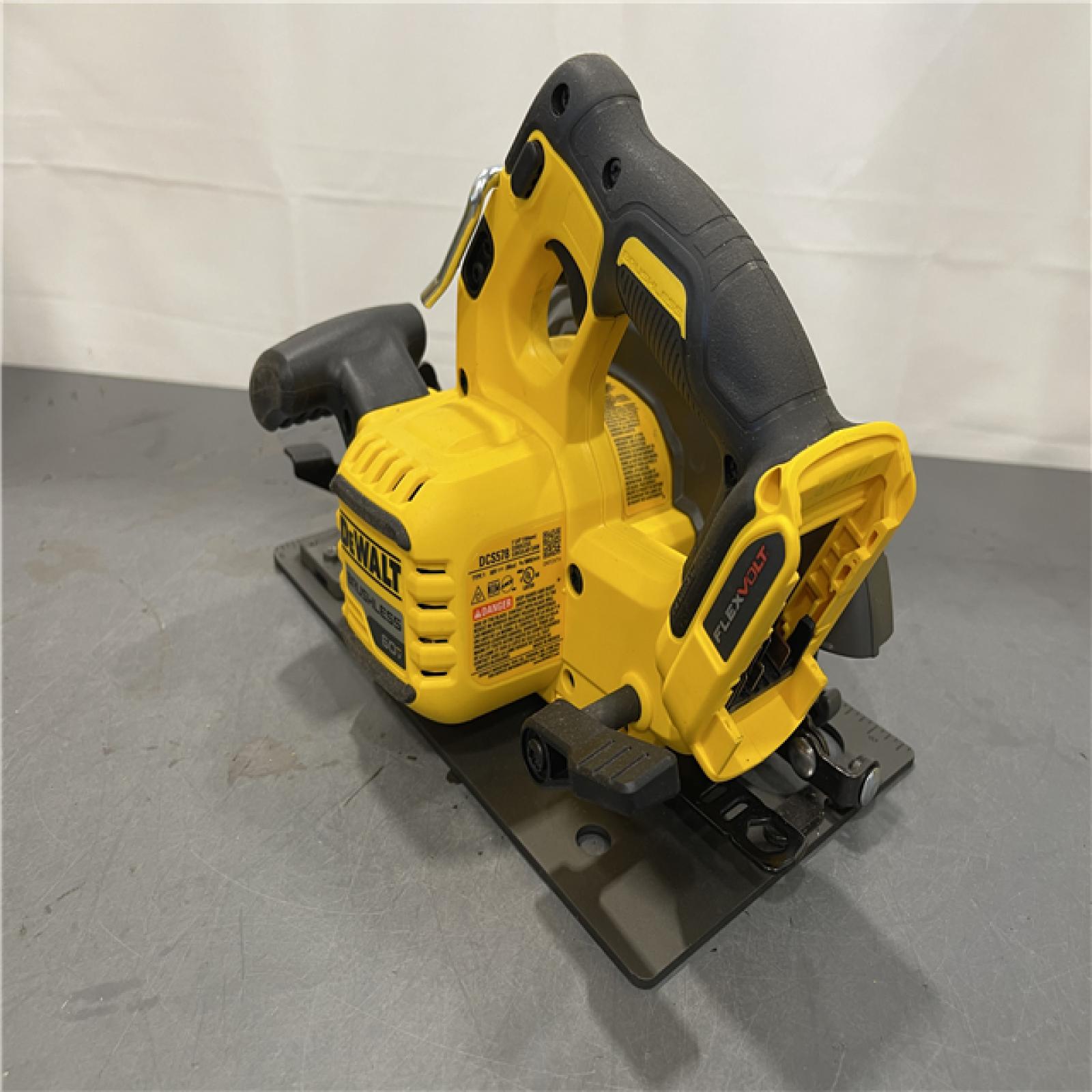 AS-IS - DeWALT FLEXVOLT 60V MAX Cordless Brushless 7-1/4 in. Circular Saw with Brake