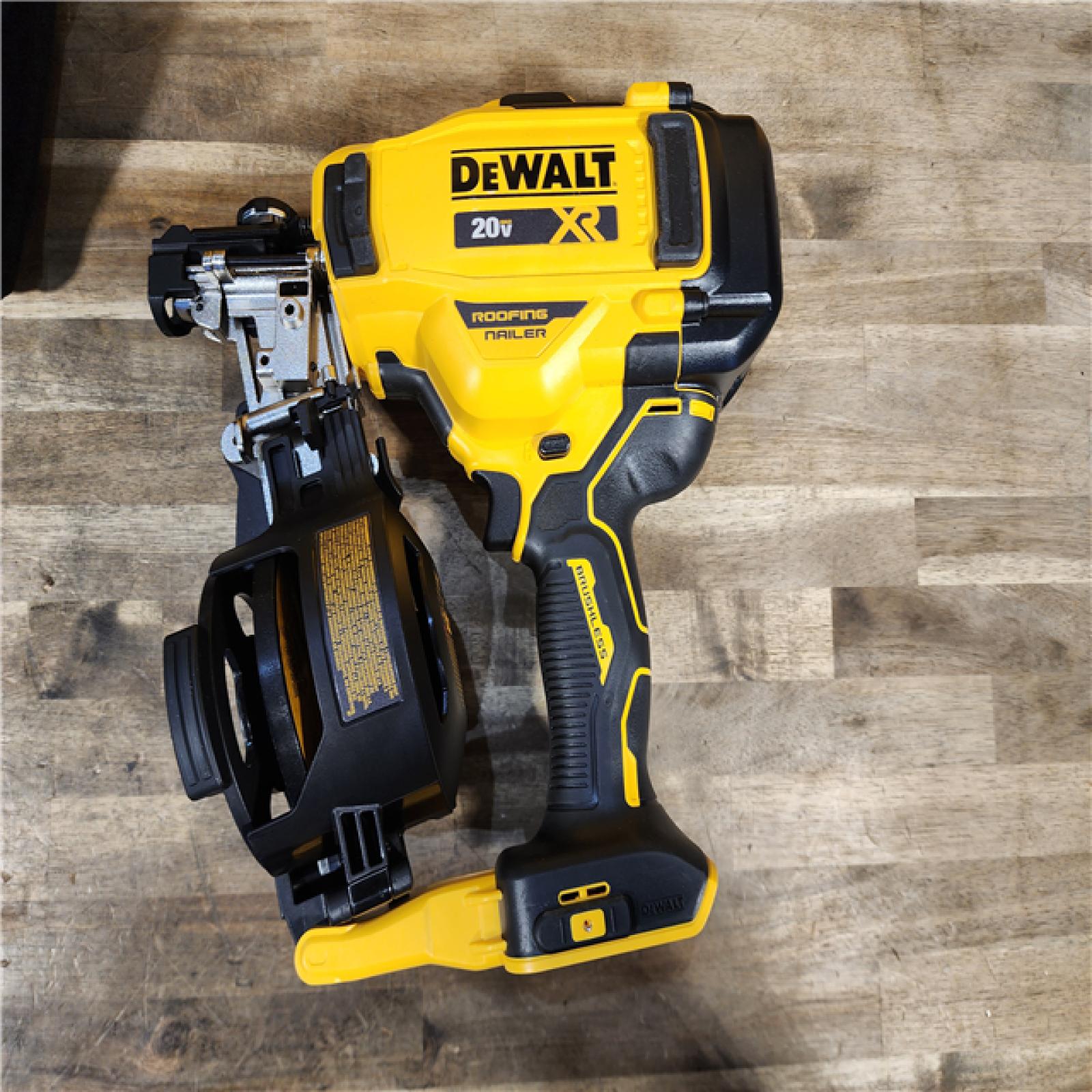 HOUSTON LOCATION - AS-IS DEWALT 2007898 Roofing Nailer Cordless Kit