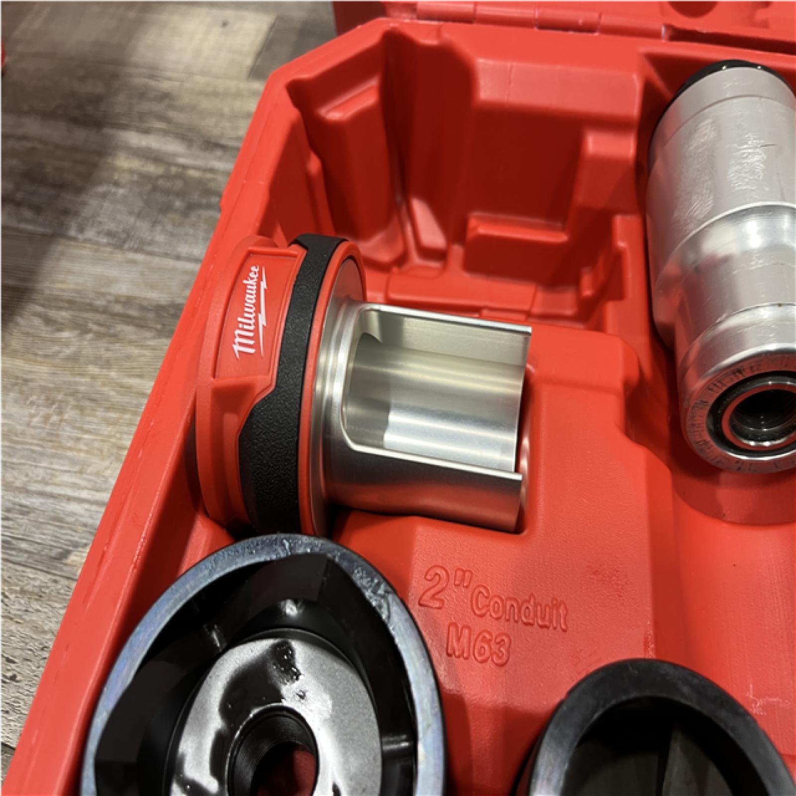 Milwaukee 18V Lithium-Ion Cordless FORCE LOGIC Knockout Tool