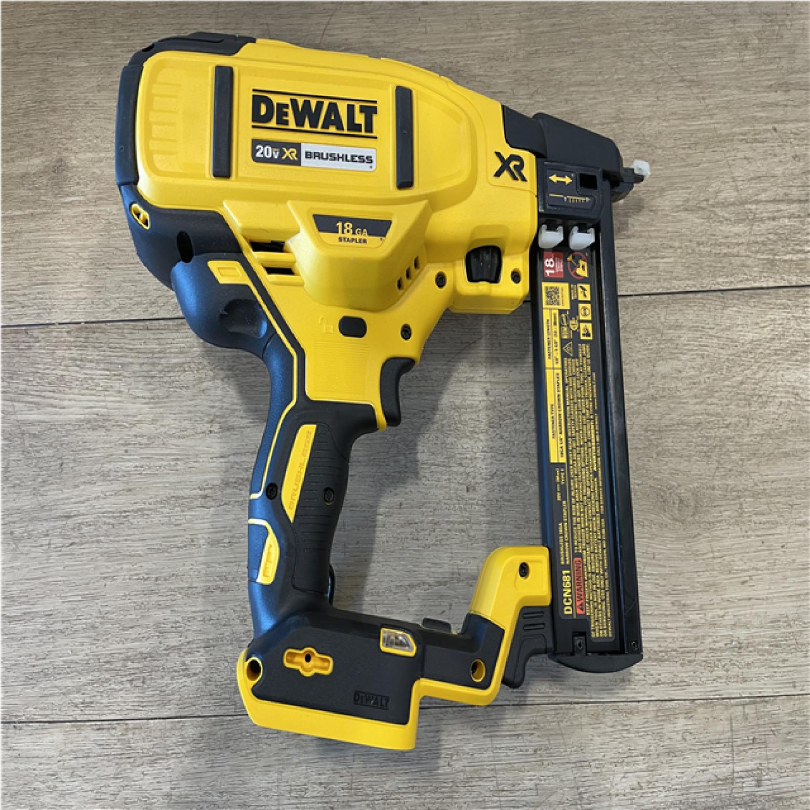 AS-IS DEWALT 20-Volt Max 16-Gauge Cordless Angled Finish Nailer Kit