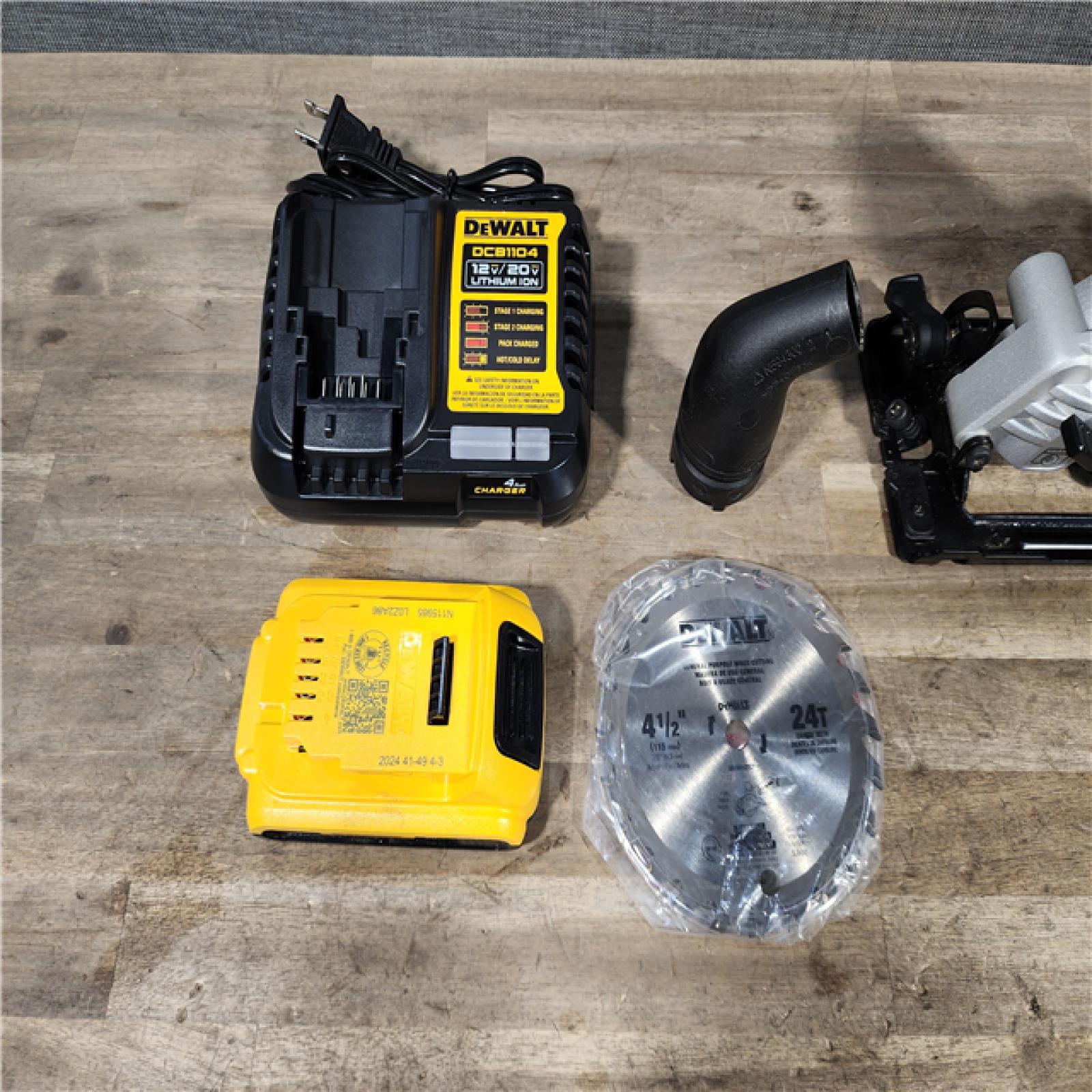 HOUSTON LOCATION - AS-IS DEWALT ATOMIC 20V MAX Cordless Brushless 4-1/2 in. Circular Saw W/ BATTERY & CHARGER