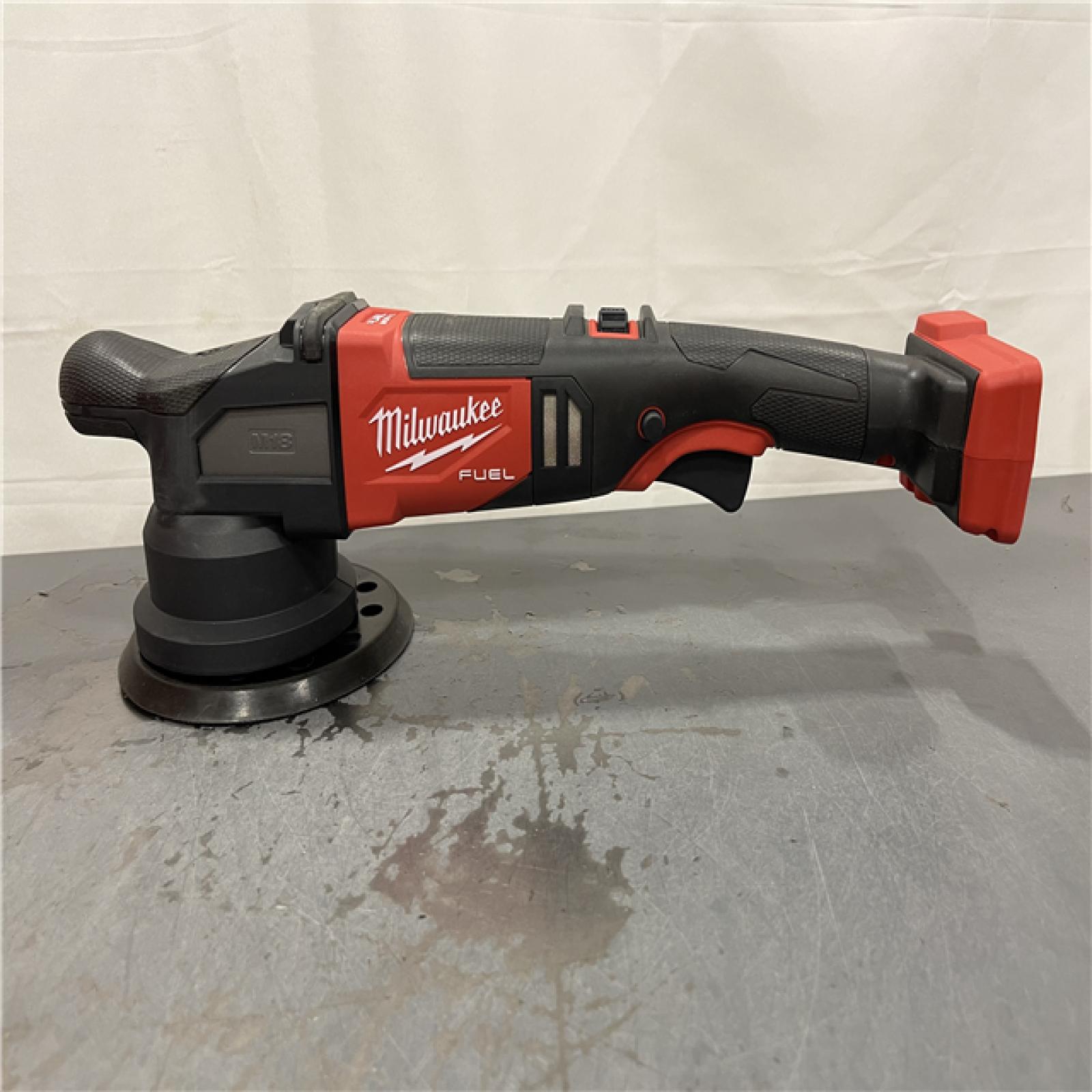 AS-IS - Milwaukee M18 FUEL18V Lithium-Ion Brushless Cordless 15MM DA Polisher