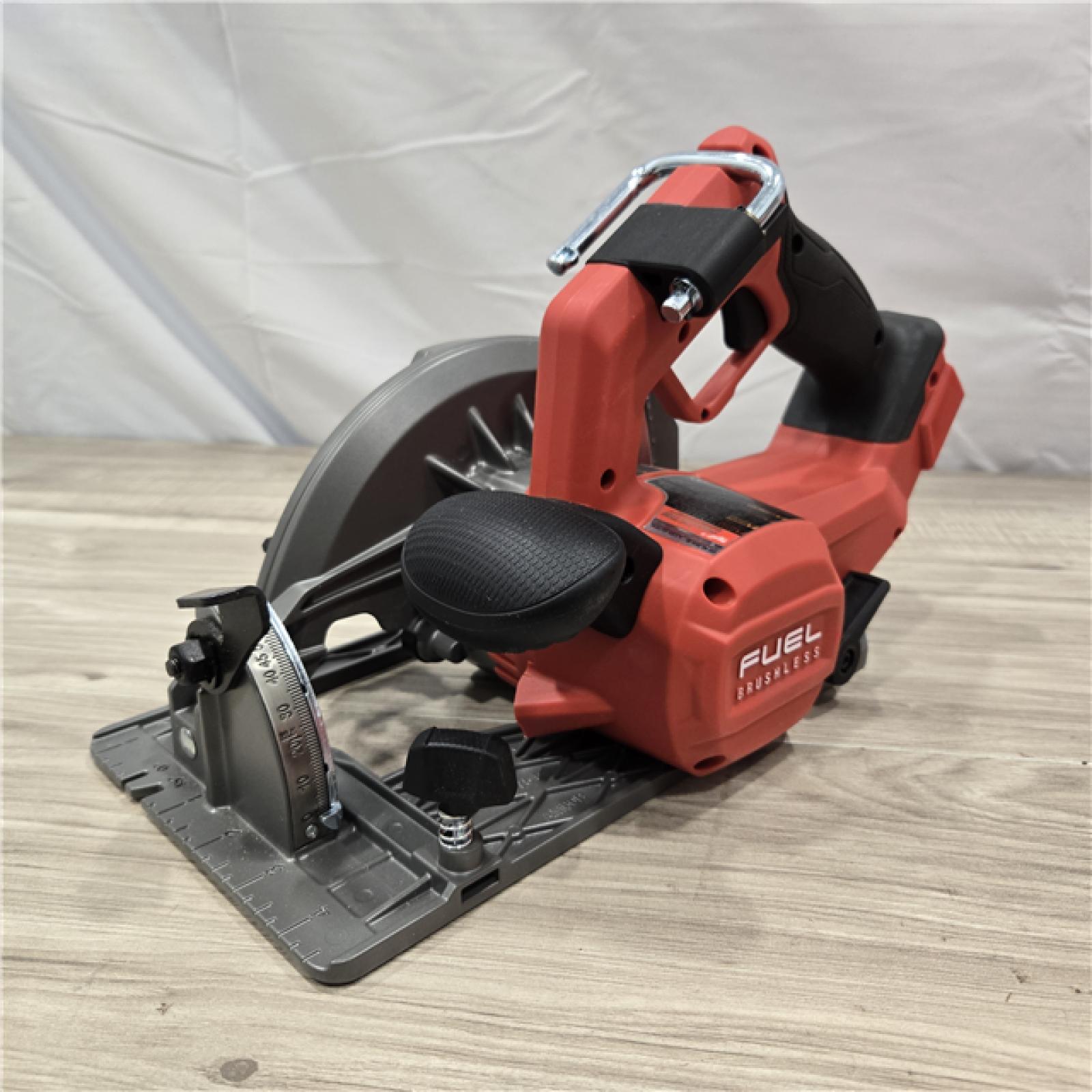 LIKE NEW! - Milwaukee Tools M18 FUEL 7-1/4 Circular Saw (Tool Only) 2834-20