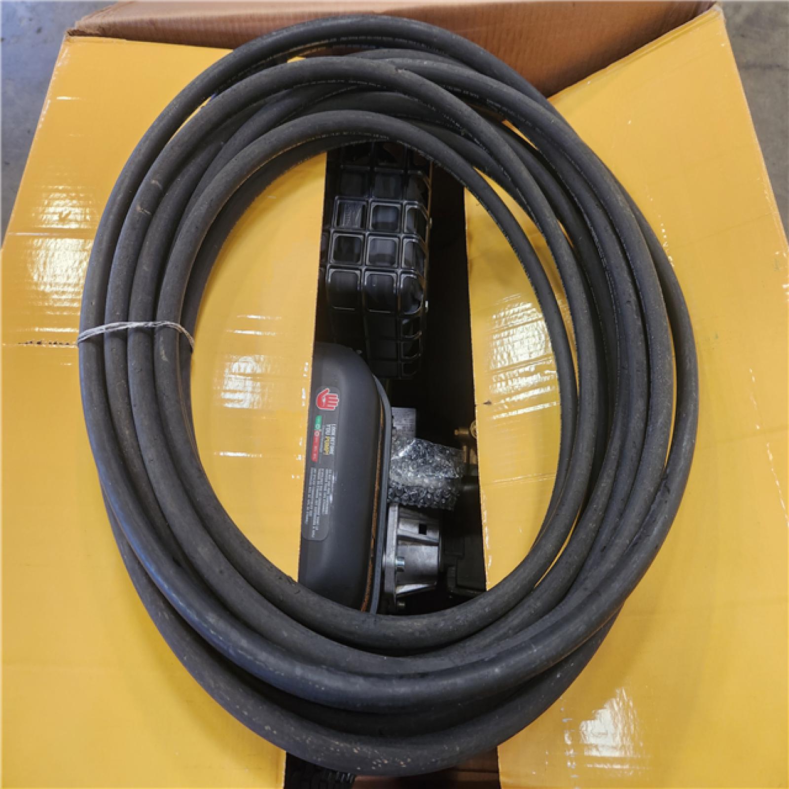 Phoenix NEW DEWALT 4400 PSI 4.0 GPM Gas Pressure Washer with 420cc Engine  Triplex Pump  Commercial Cold Water Power Washer