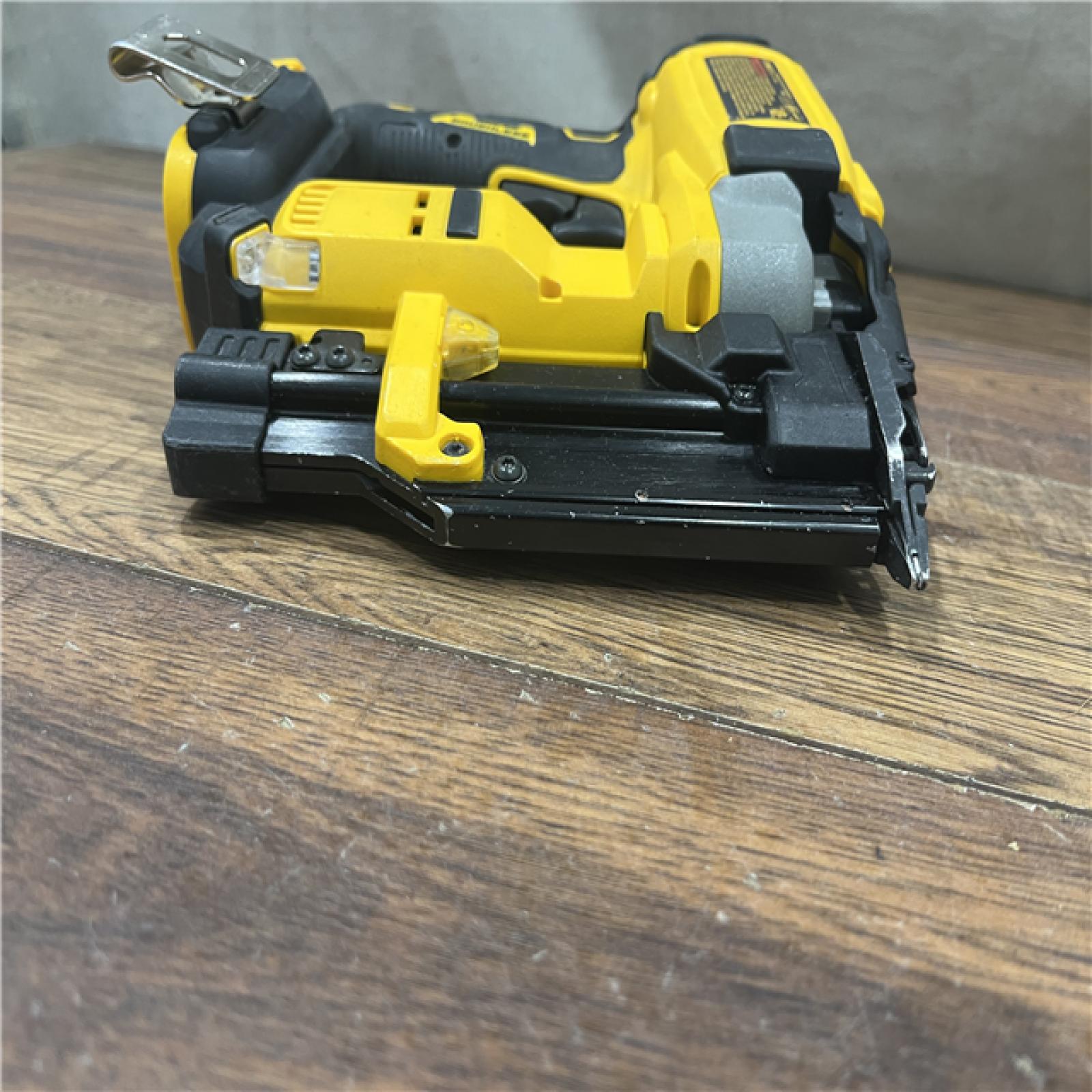 AS-IS DEWALT ATOMIC 20V MAX Lithium Ion Cordless 23 Gauge Pin Nailer Kit with 3.0Ah Battery and Charger