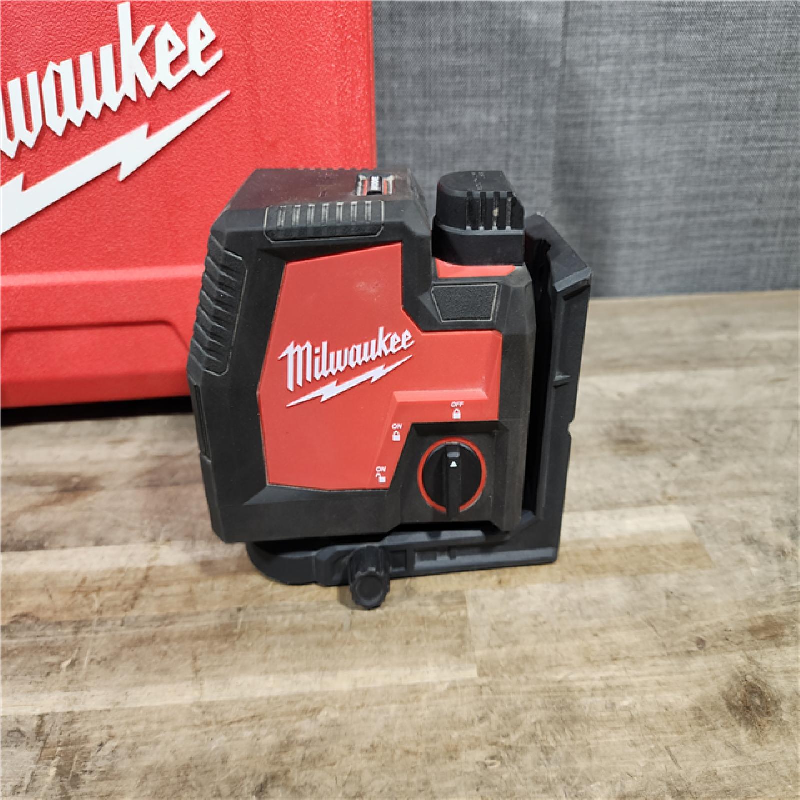 HOUSTON LOCATION - AS-IS MILWAUKEE 100 Ft. REDLITHIUM Lithium-Ion USB Green Rechargeable Cross Line Laser Level with Charger
