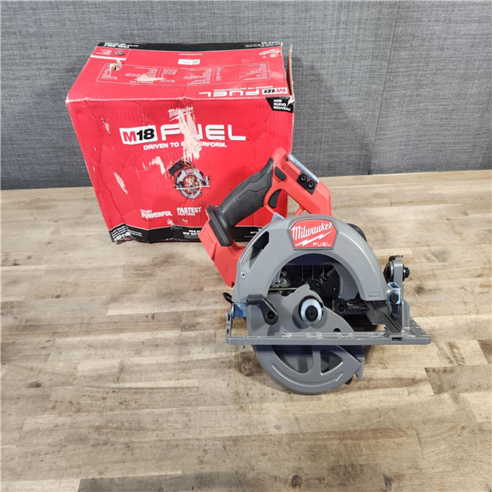 HOUSTON LOCATION - AS-IS Milwaukee Tools M18 FUEL 7-1/4 Circular Saw (Tool Only) 2834-20