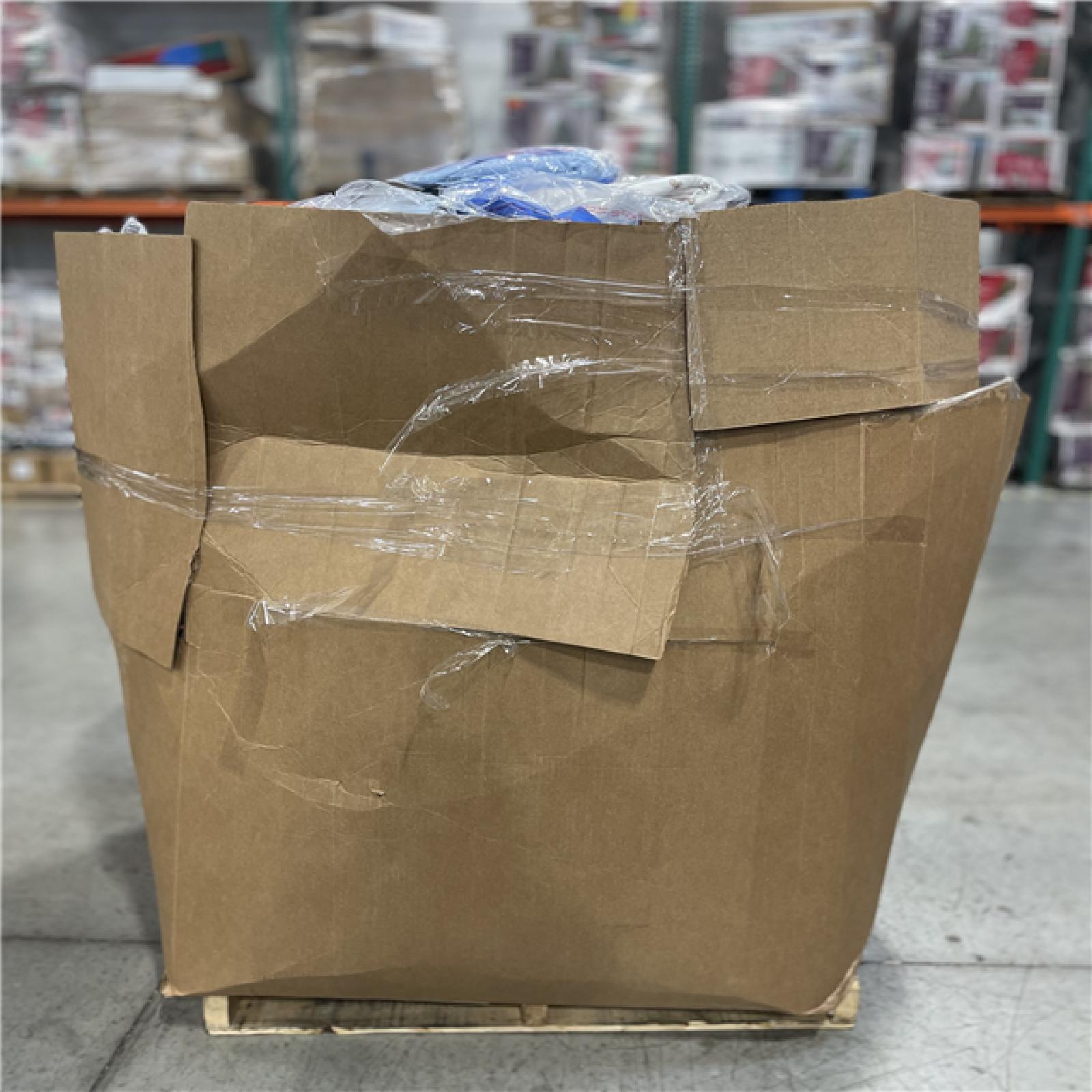 DALLAS LOCATION- NEW!- BULLSEYE MIXED APPAREL PALLET -(1 330 UNITS)