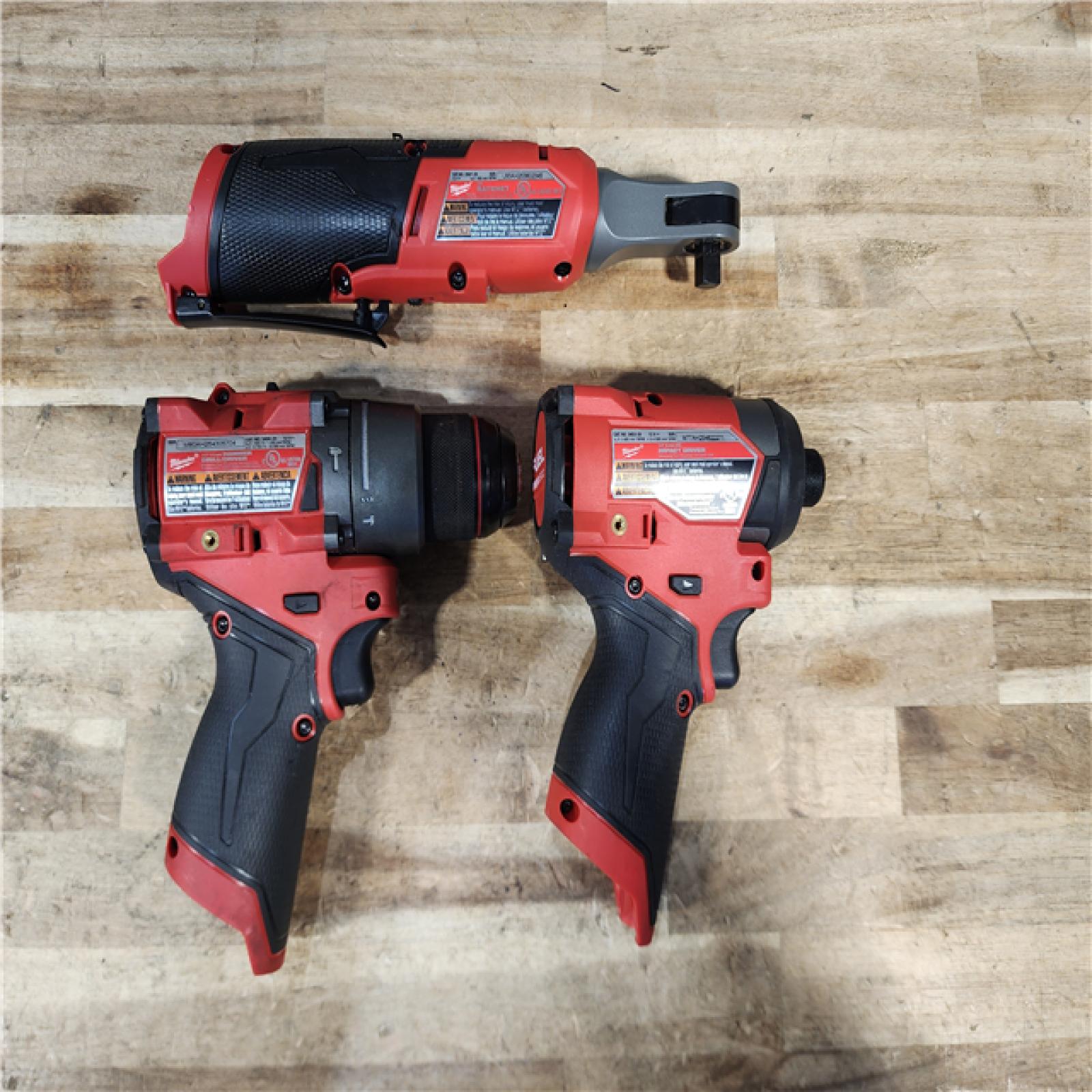 HOUSTON LOCATION - AS-IS MILWAUKEE 3 TOOL COMBO KIT W/ (2) BATTERY & CHARGER