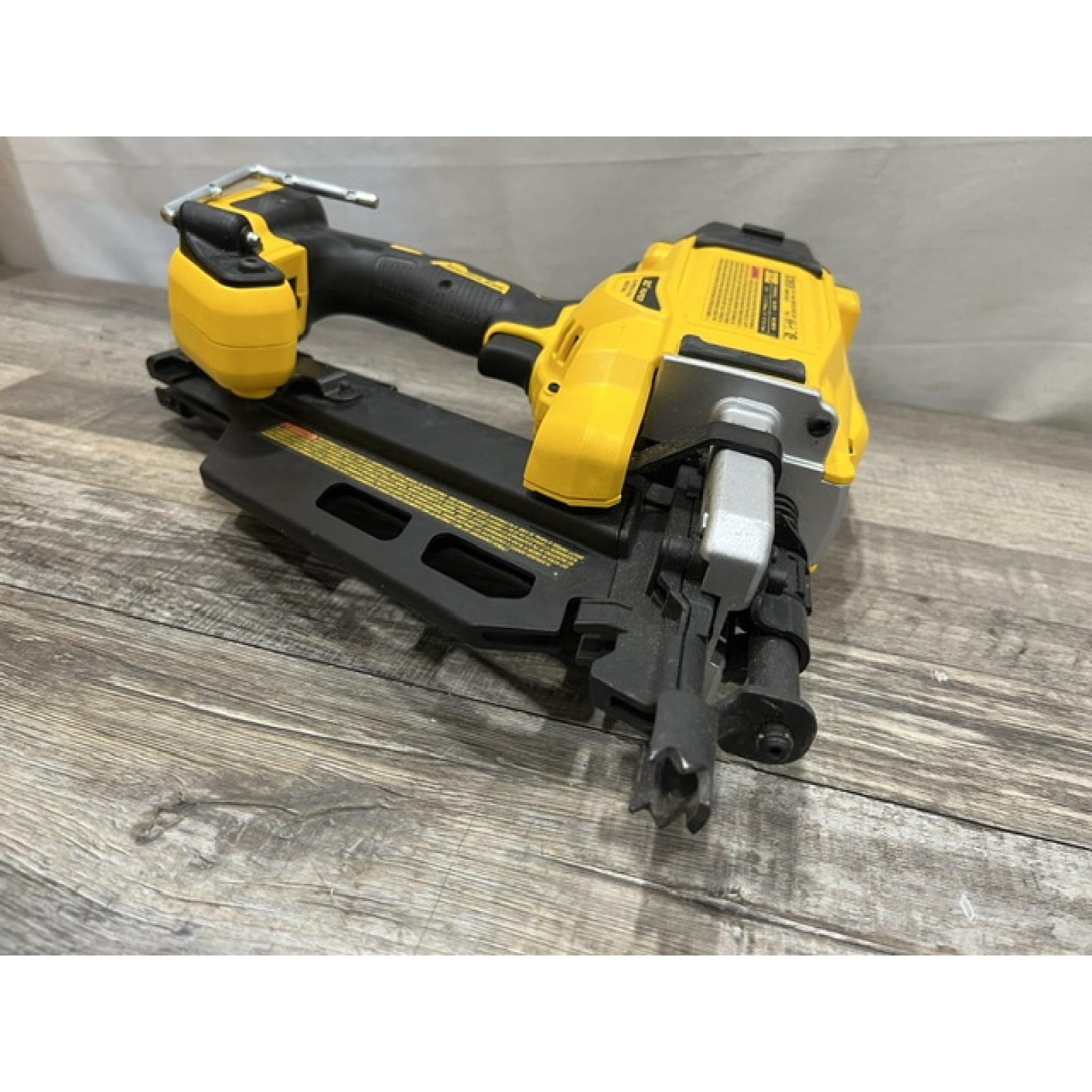 AS-IS DEWALT 20V 30 Degree Cordless Framing Nailer (Tool-Only)