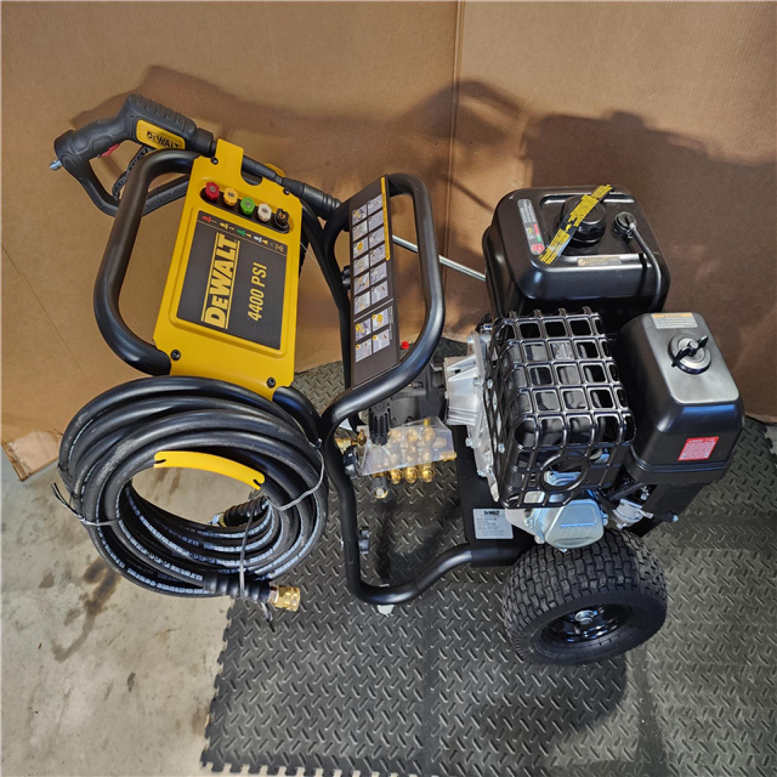 HOUSTON LOCATION - AS-IS (APPEARS LIKE NEW) DEWALT 4400 PSI 4.0 GPM Gas Cold Water Pressure Washer with 420cc Engine