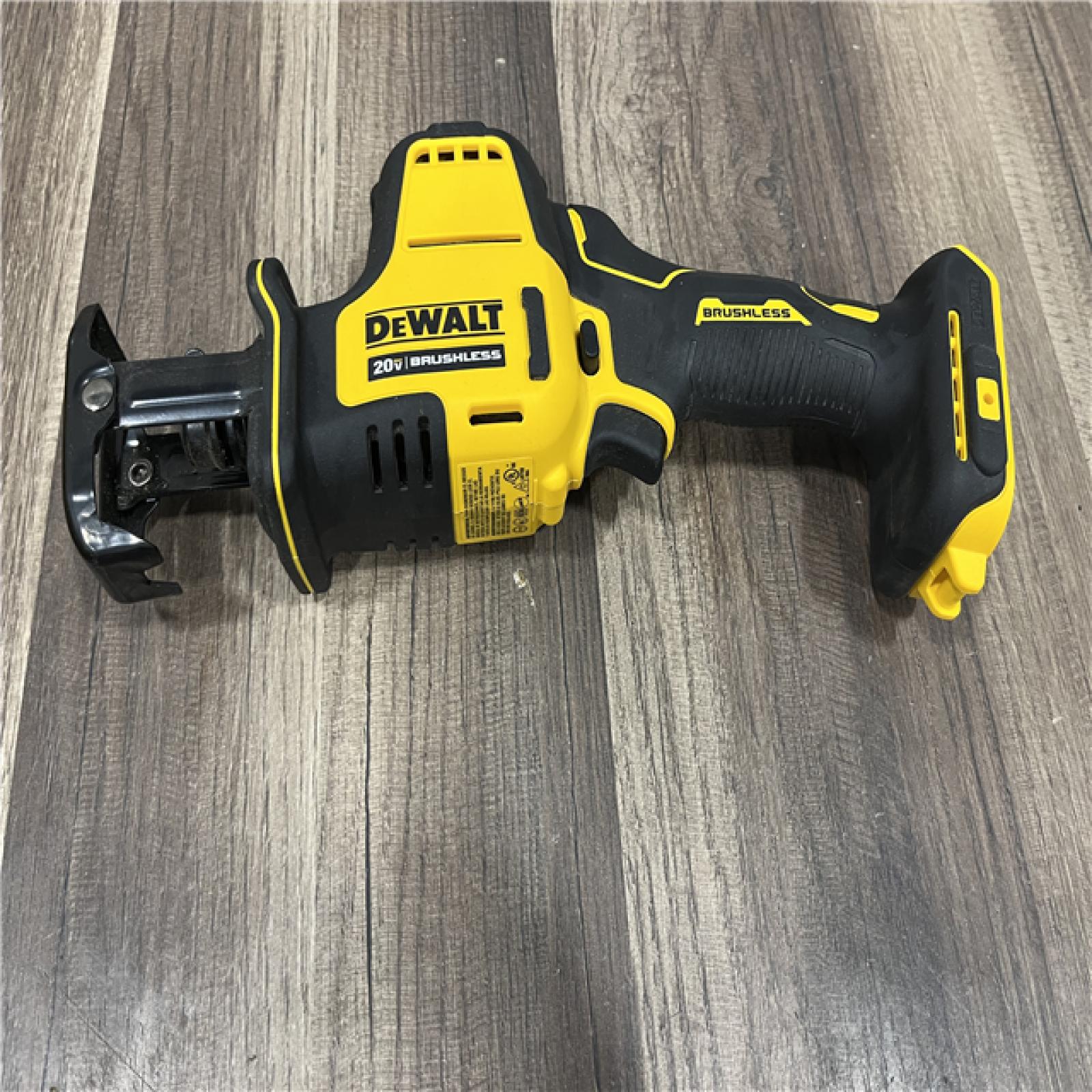 GOOD Dewalt DCS369B ATOMIC 20V MAX Cordless One-Handed Reciprocating Saw (Tool Only)