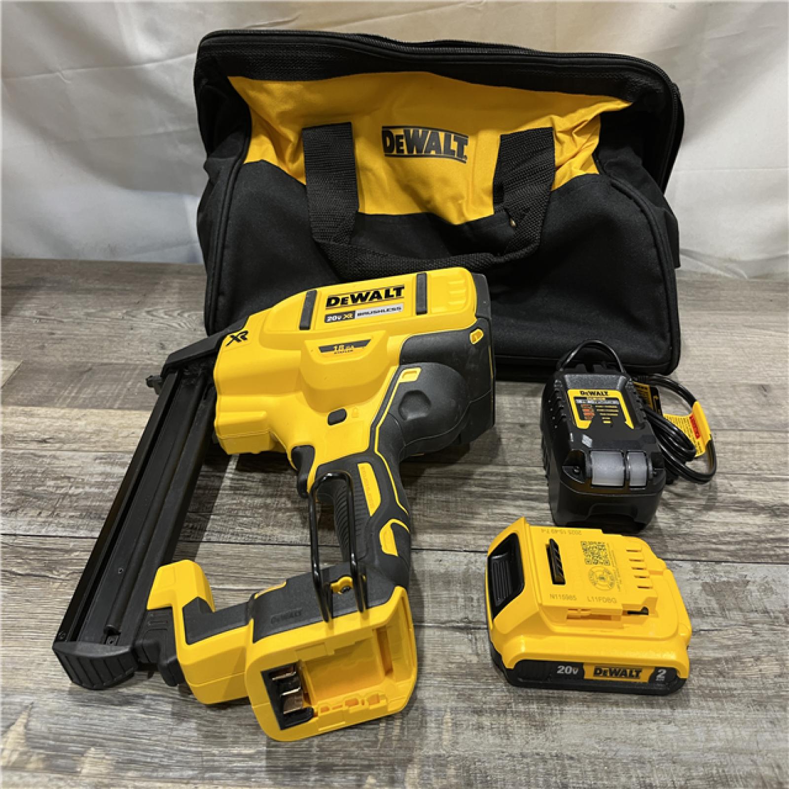 AS-IS DEWALT 20V MAX XR Lithium-Ion Cordless 18-Gauge Narrow Crown Stapler Kit