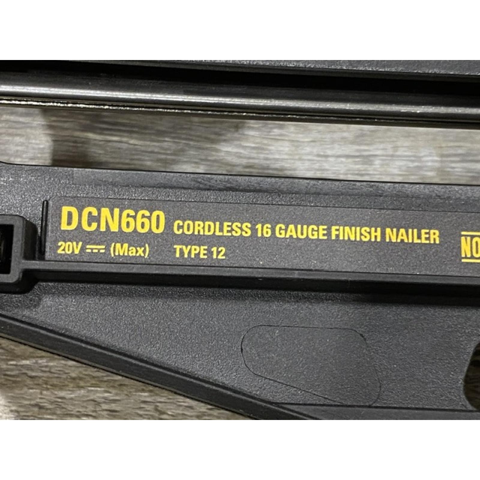 AS-IS DEWALT 20V MAX XR 16-Gauge Electric Cordless Angled Finishing Nailer Kit