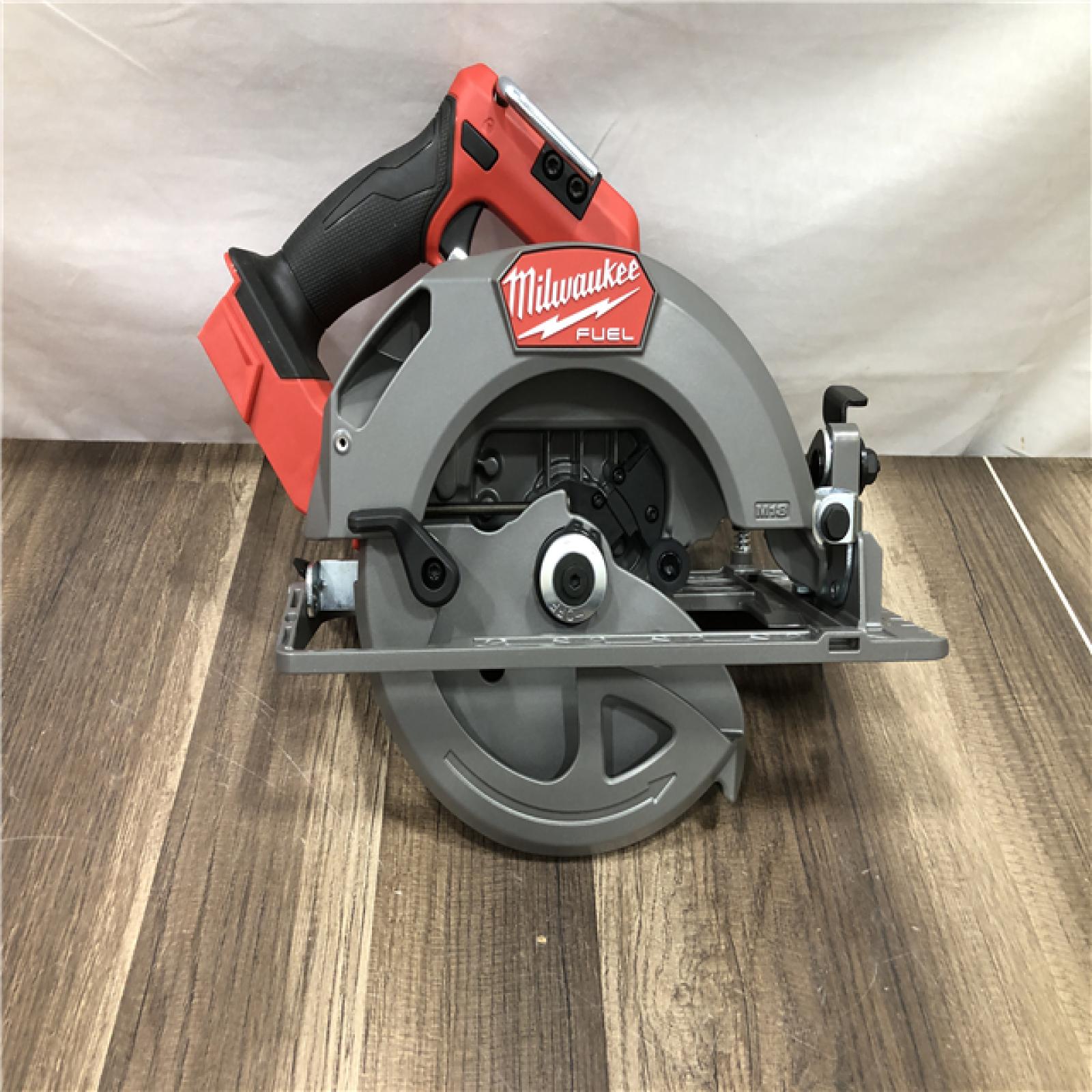AS-IS Milwaukee FUEL 18V Lithium-Ion Brushless Cordless 7-1/4 in. Circular Saw (Tool-Only)