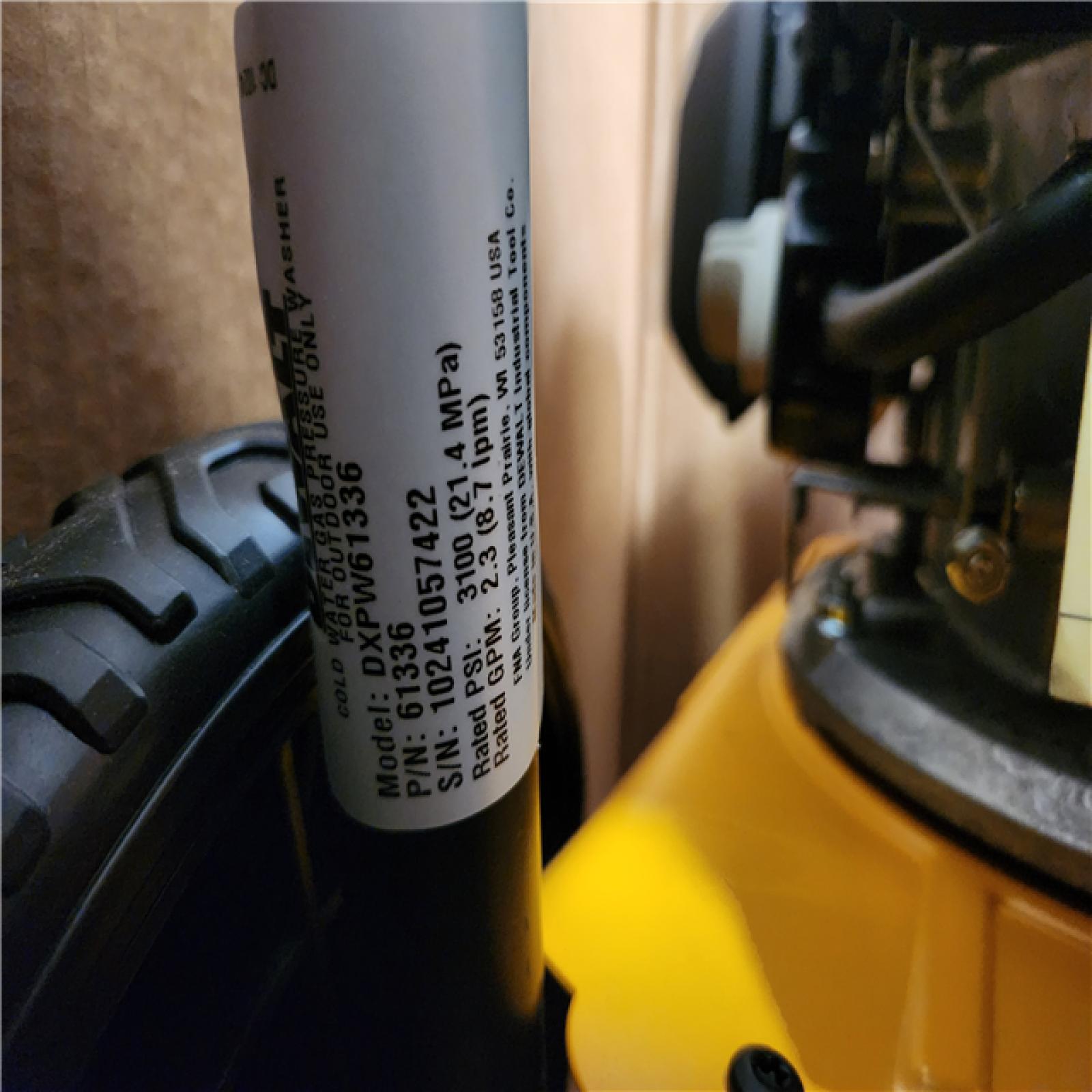 Phoenix NEW DEWALT 3100 PSI 2.3 GPM Cold Water Gas Pressure Washer with 163cc Engine