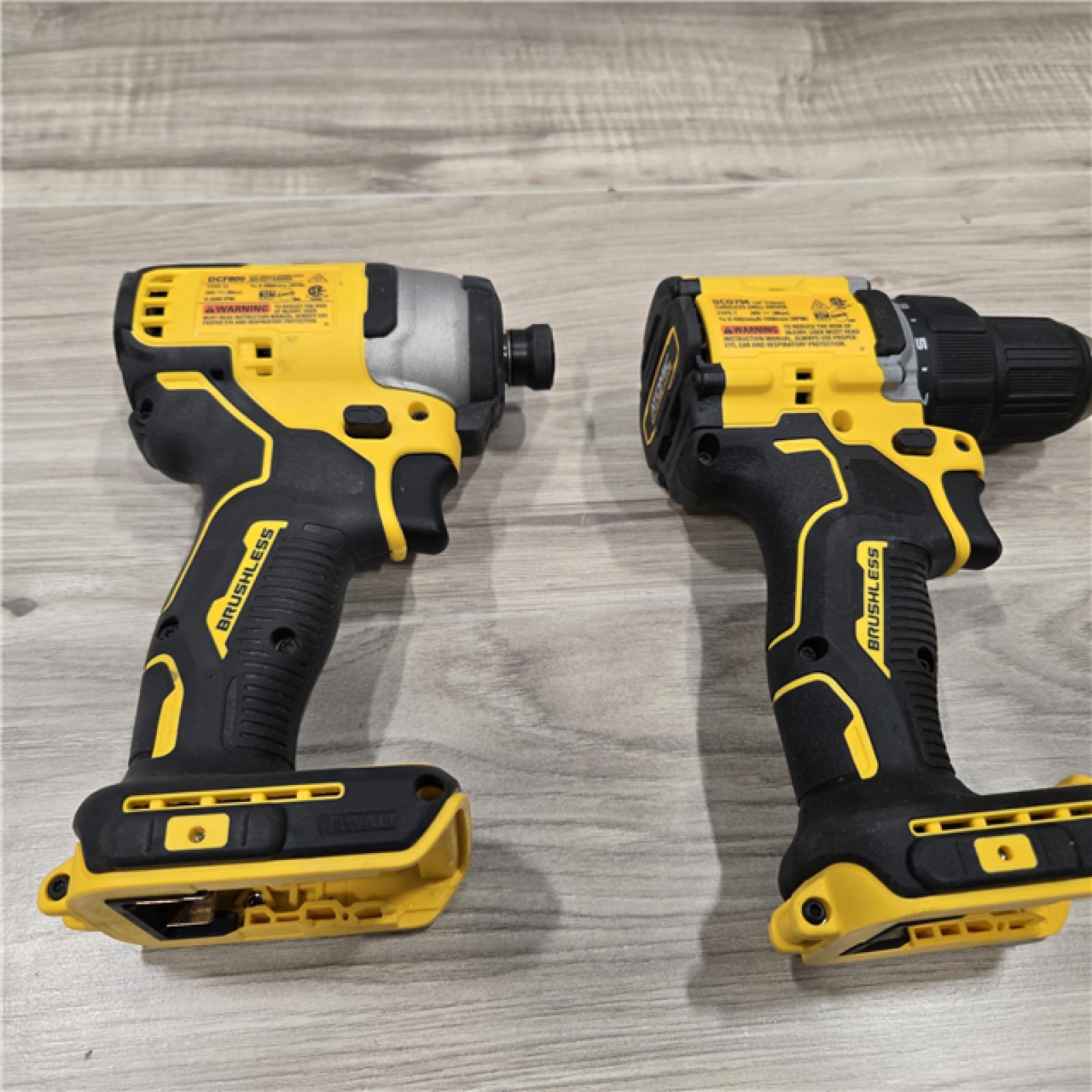 LIKE NEW! - Dewalt DCK225D2 20V MAX ATOMIC Brushless Compact Lithium-Ion 1/2 in. Cordless Drill Driver and 1/4 in. Impact Driver Combo Kit with 2 Batteries 2 Ah