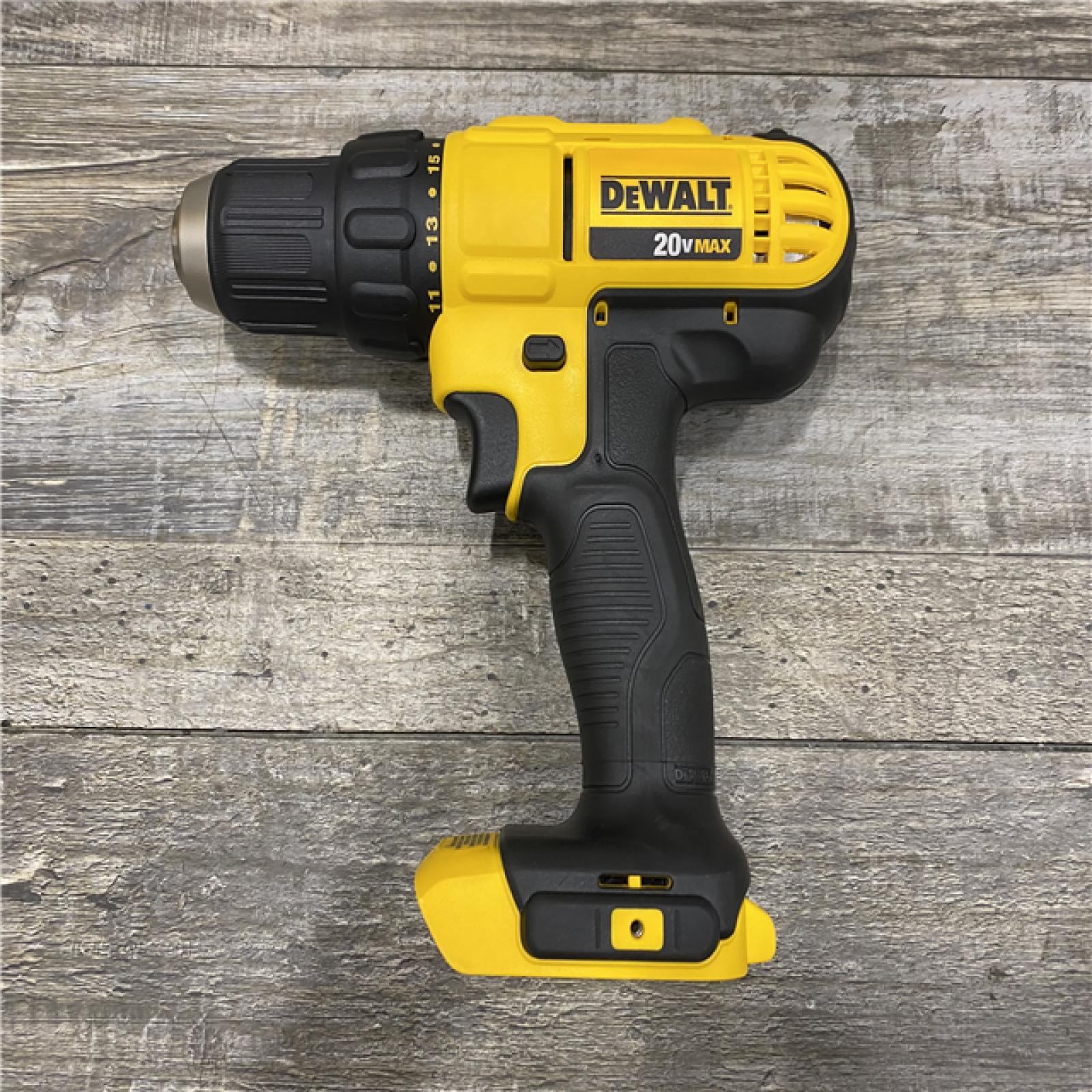 AS-IS- DEWALT 20V MAX Cordless 1/2 in. Drill/Driver Kit