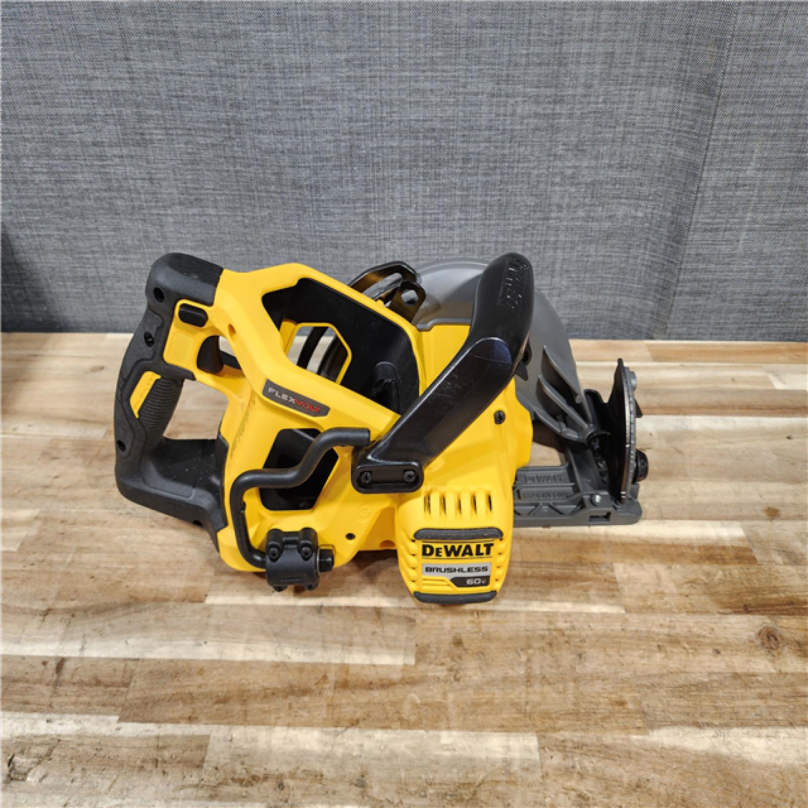 HOUSTON LOCATION - AS-IS DEWALT FLEXVOLT 60V MAX Cordless Brushless 7-1/4 in. Wormdrive Style Circular Saw (Tool Only)