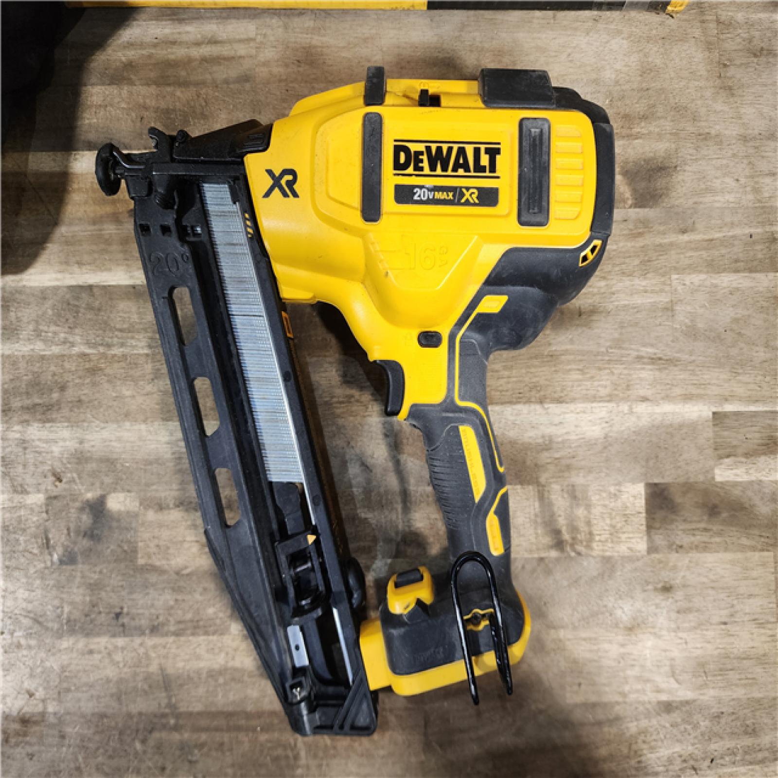 HOUSTON LOCATION - AS-IS DeWalt DCN660D1 20V 16 Gauge Cordless Angled Finish Nailer Kit W/ 2Ah Battery