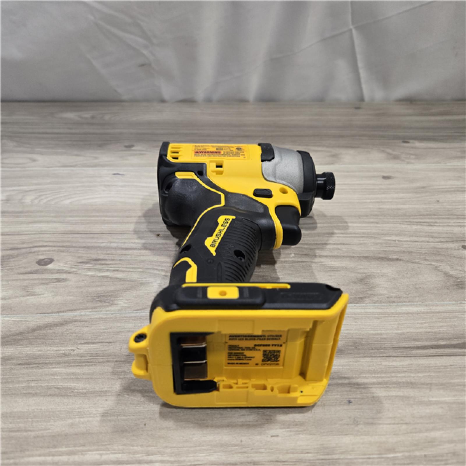 AS-IS DeWalt 20V MAX ATOMIC 1/4 in. Cordless 3-Speed Impact Driver Kit