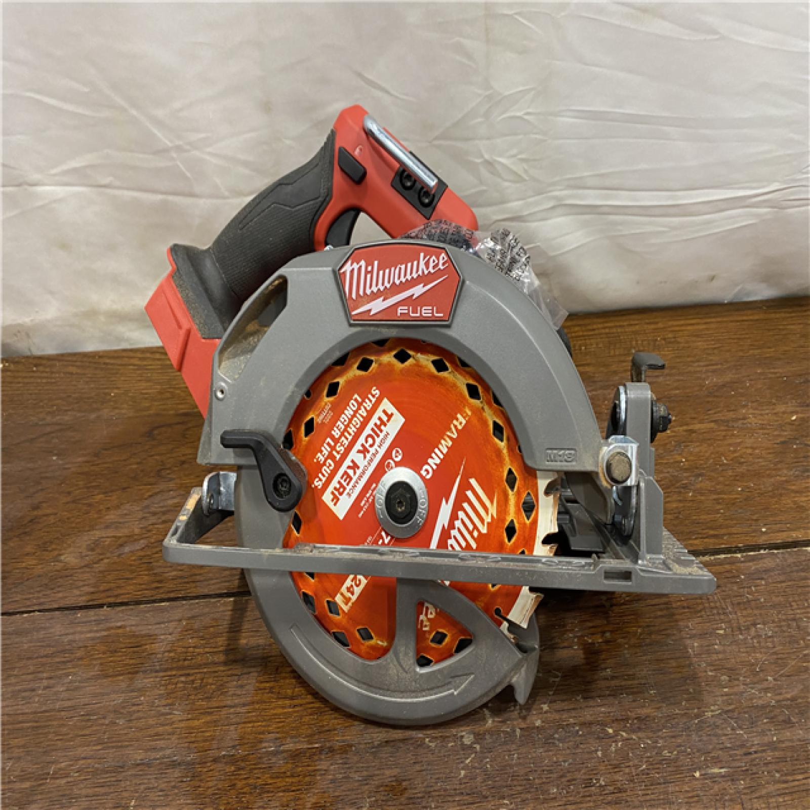 AS-IS Milwaukee Tools M18 FUEL 7-1/4 Circular Saw (Tool Only) 2834-20