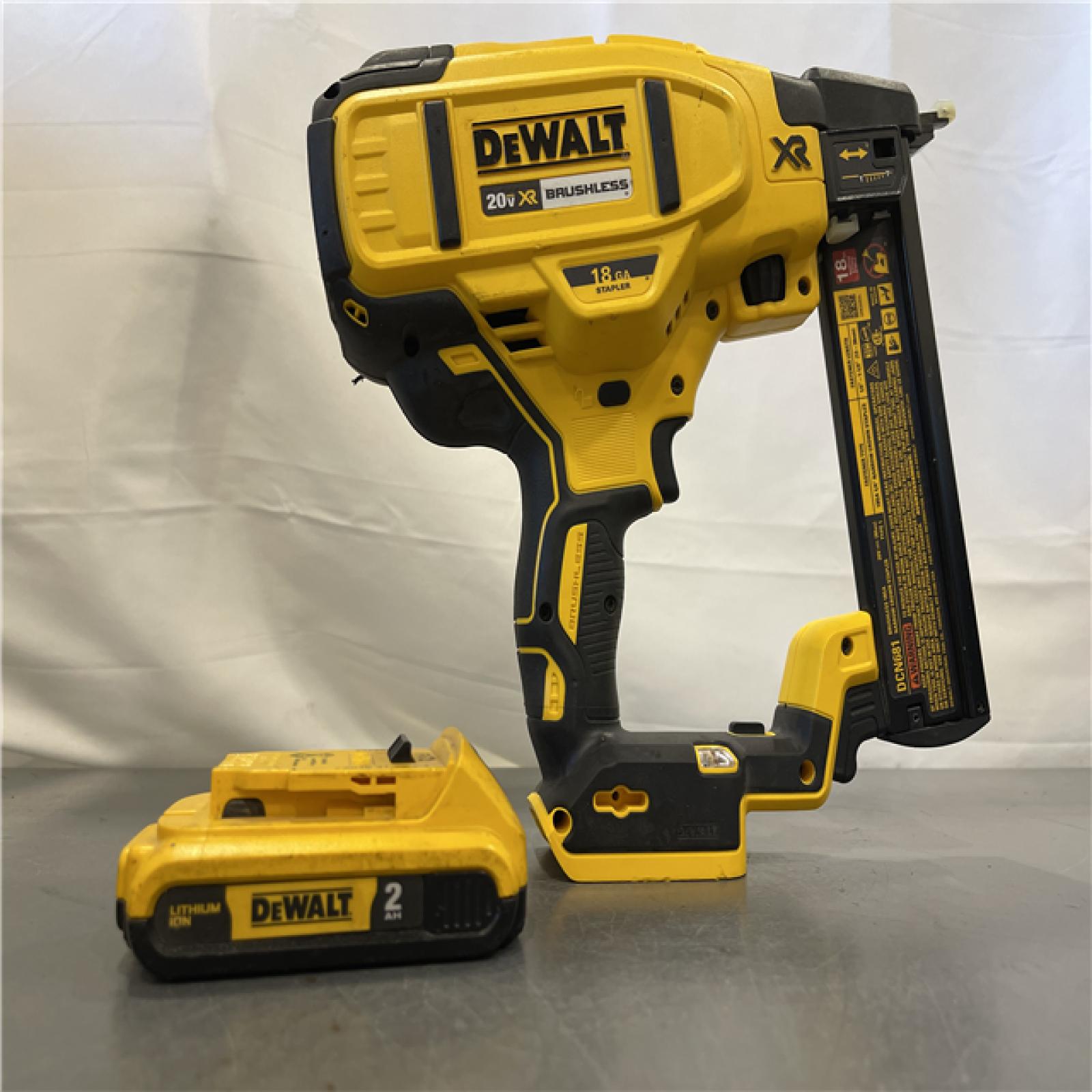 AS-IS - DeWALT 20-Volt MAX 18ga Cordless Brushless Narrow Crown Stapler Kit
