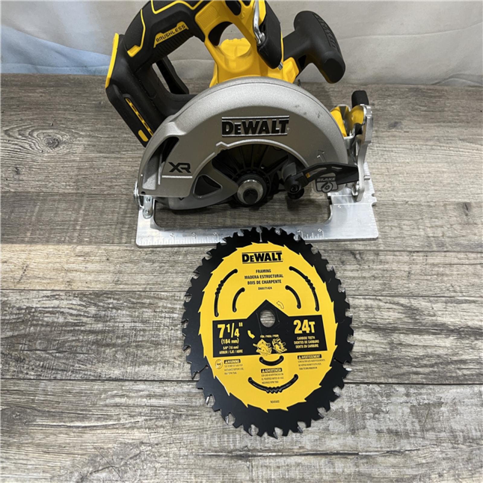 AS-IS DEWALT 20-Volt MAX 7-1/4 in. Cordless Circular Saw (Tool Only)