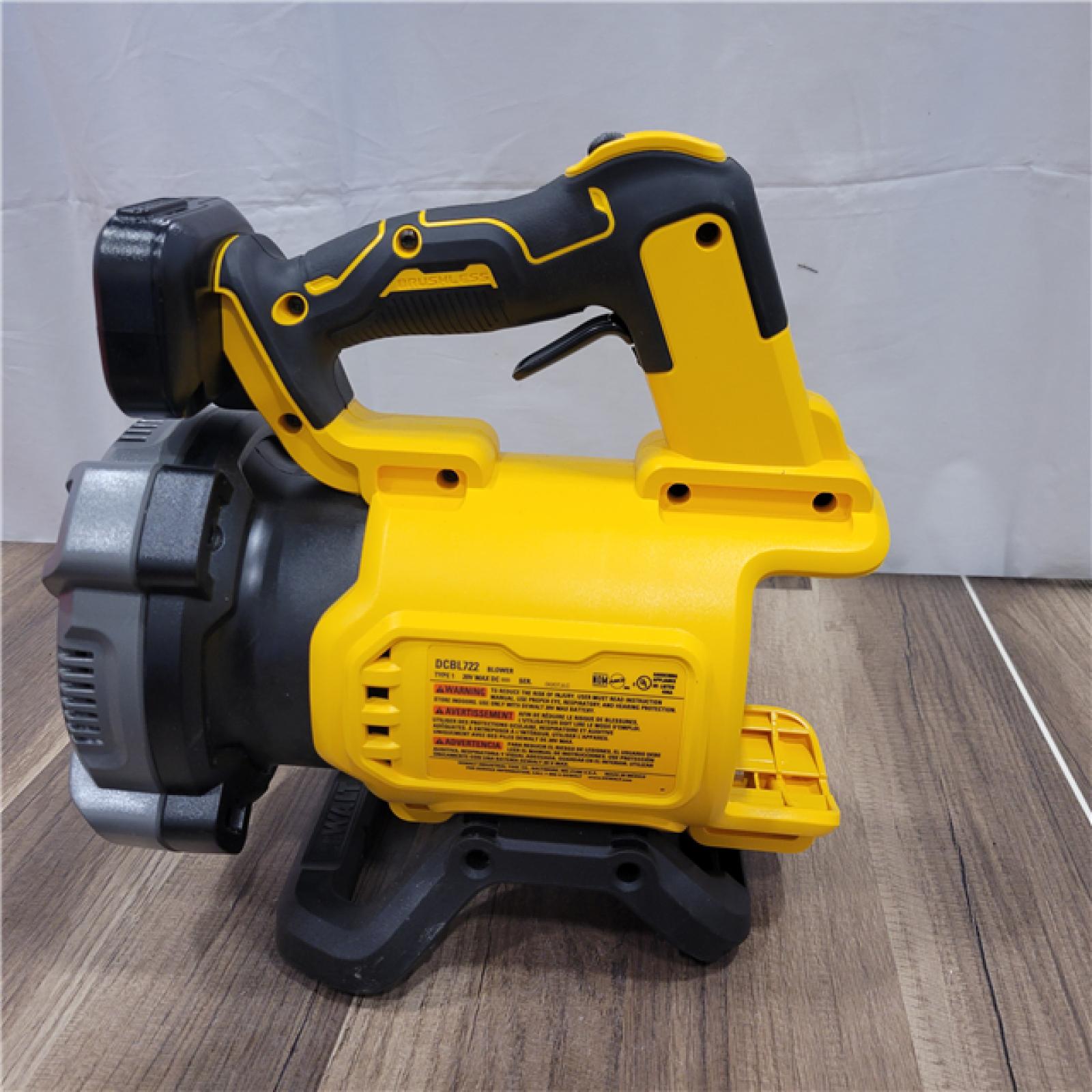 AS-IS   DEWALT 20V MAX* XR Brushless Cordless Handheld Blower Kit