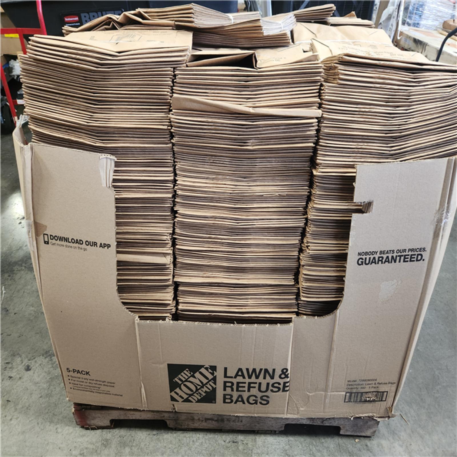 Phoenix NEW The Home Depot 30 Gal. Paper Lawn and Leaf Bags Pallet