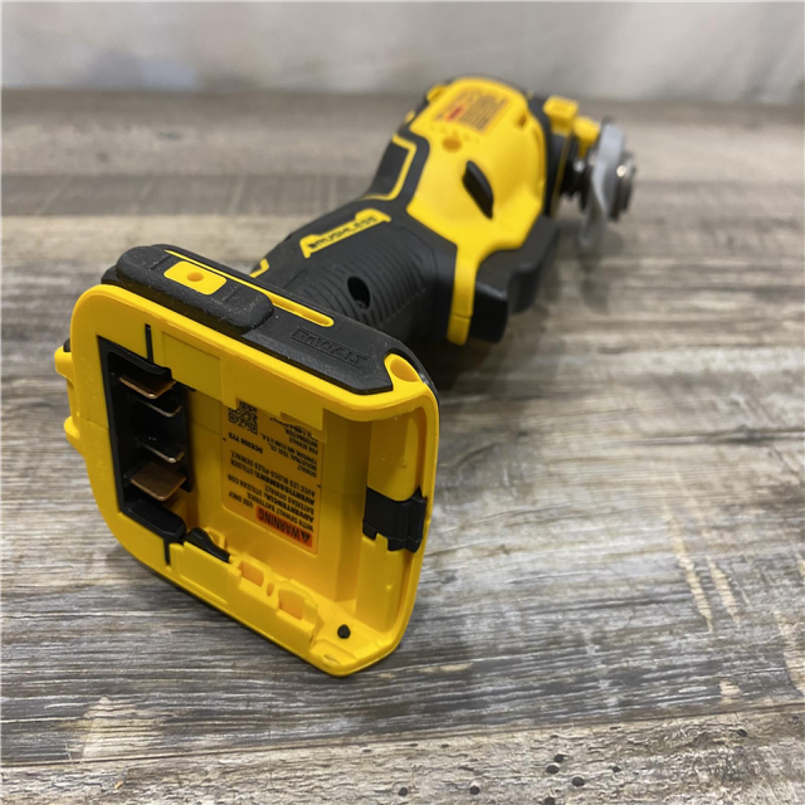 AS-IS DEWALT 20-Volt MAX XR Cordless 3-speed Brushless Oscillating Multi-Tool DCS356B (Tool-Only)