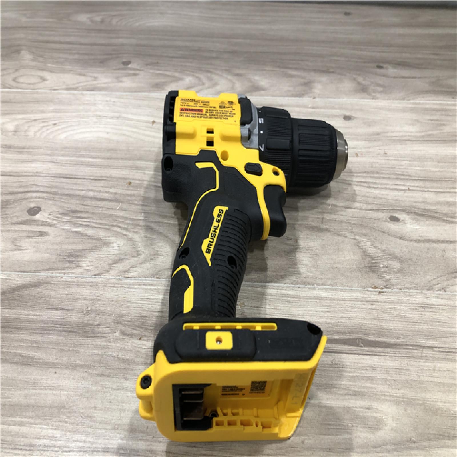 AS-IS DEWALT ATOMIC COMPACT SERIES 20V MAX* Cordless 1/2 Drill/Driver Kit