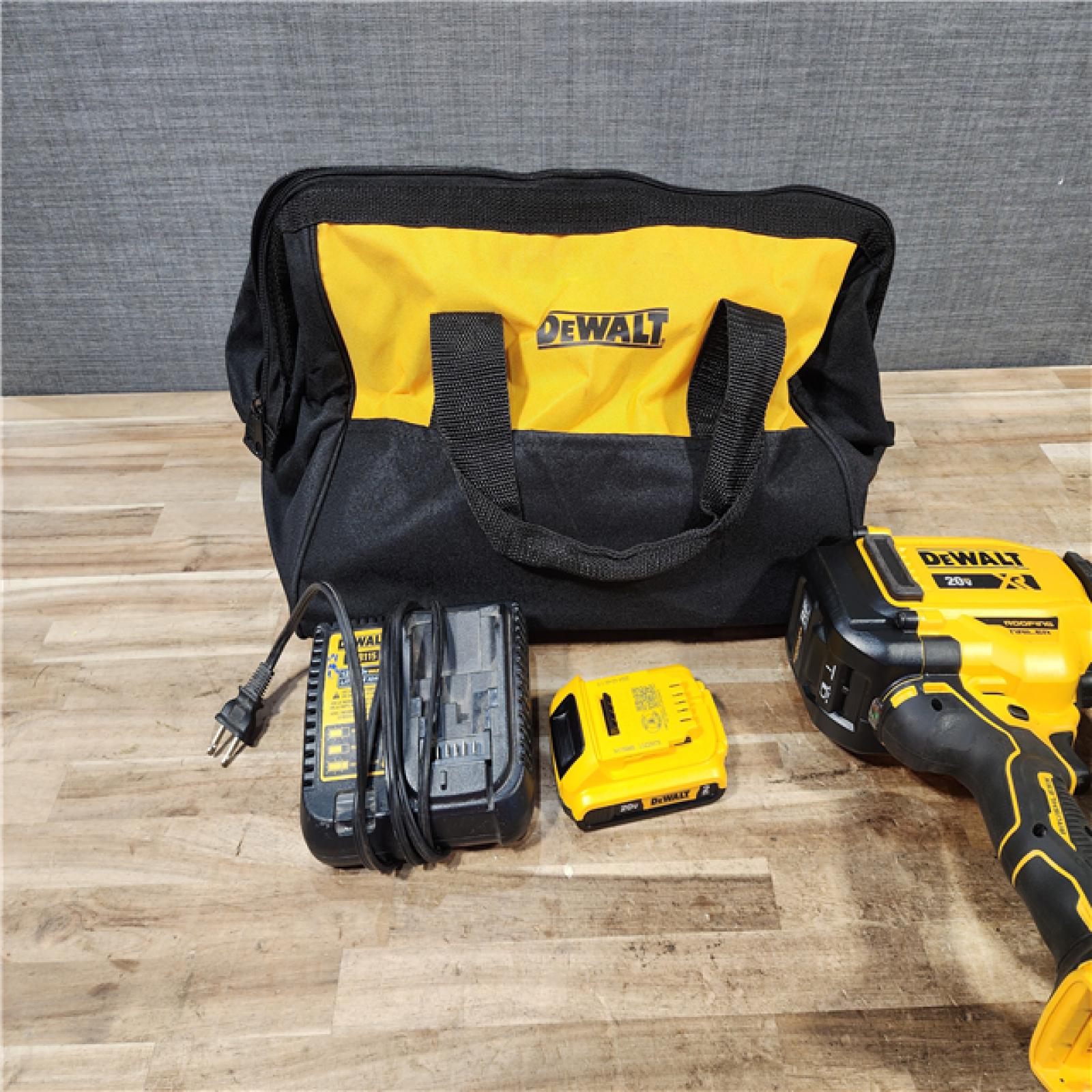 HOUSTON LOCATION - AS - IS DEWALT 20V MAX Lithium-Ion 15-Degree Electric Cordless Roofing Nailer Kit