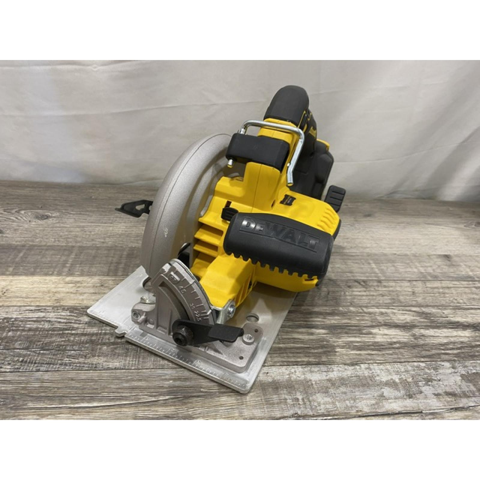 AS-IS DEWALT 20-Volt MAX 7-1/4 in. Cordless Circular Saw (Tool Only)