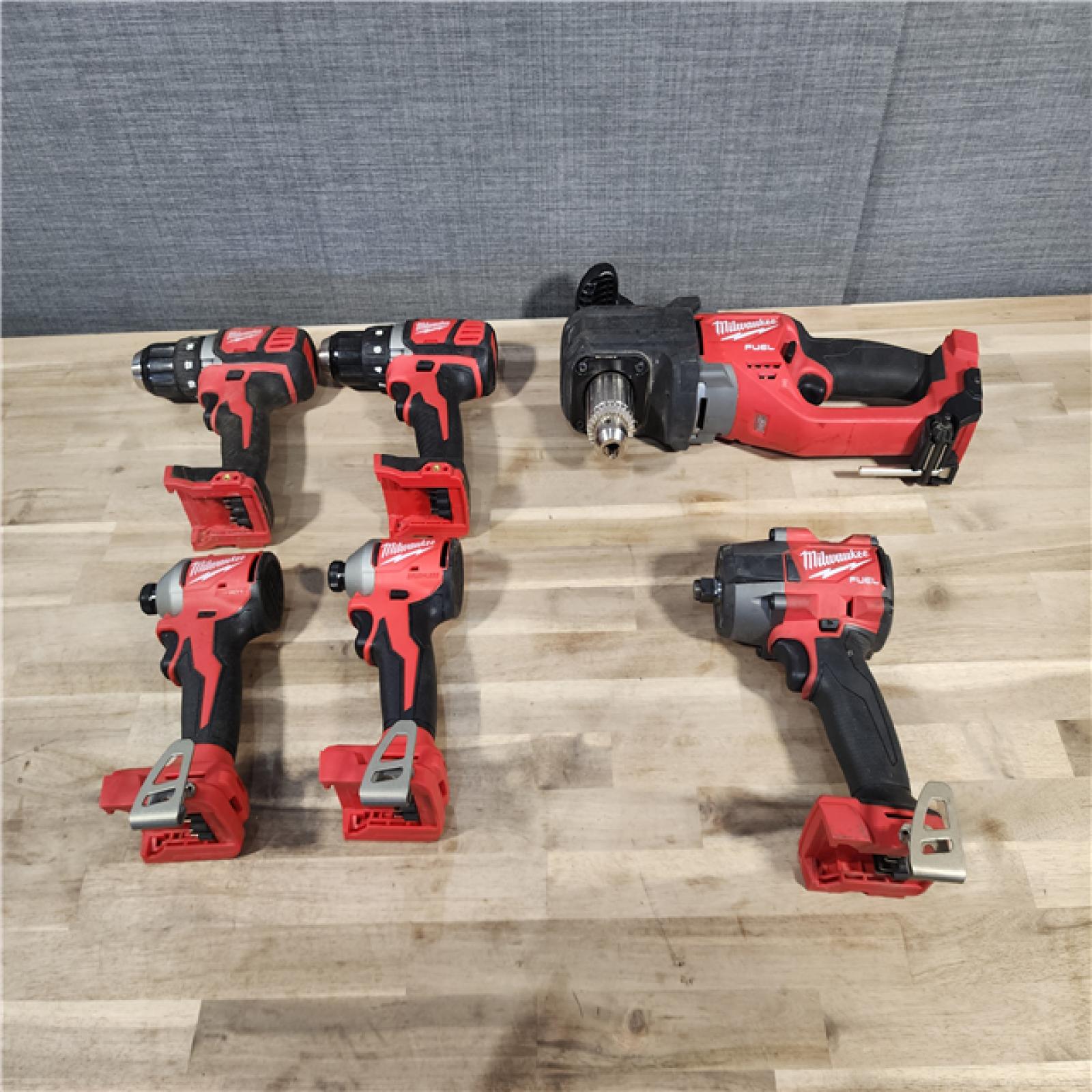 HOUSTON LOCATION - AS-IS MILWAUKEE 6 TOOL COMBO